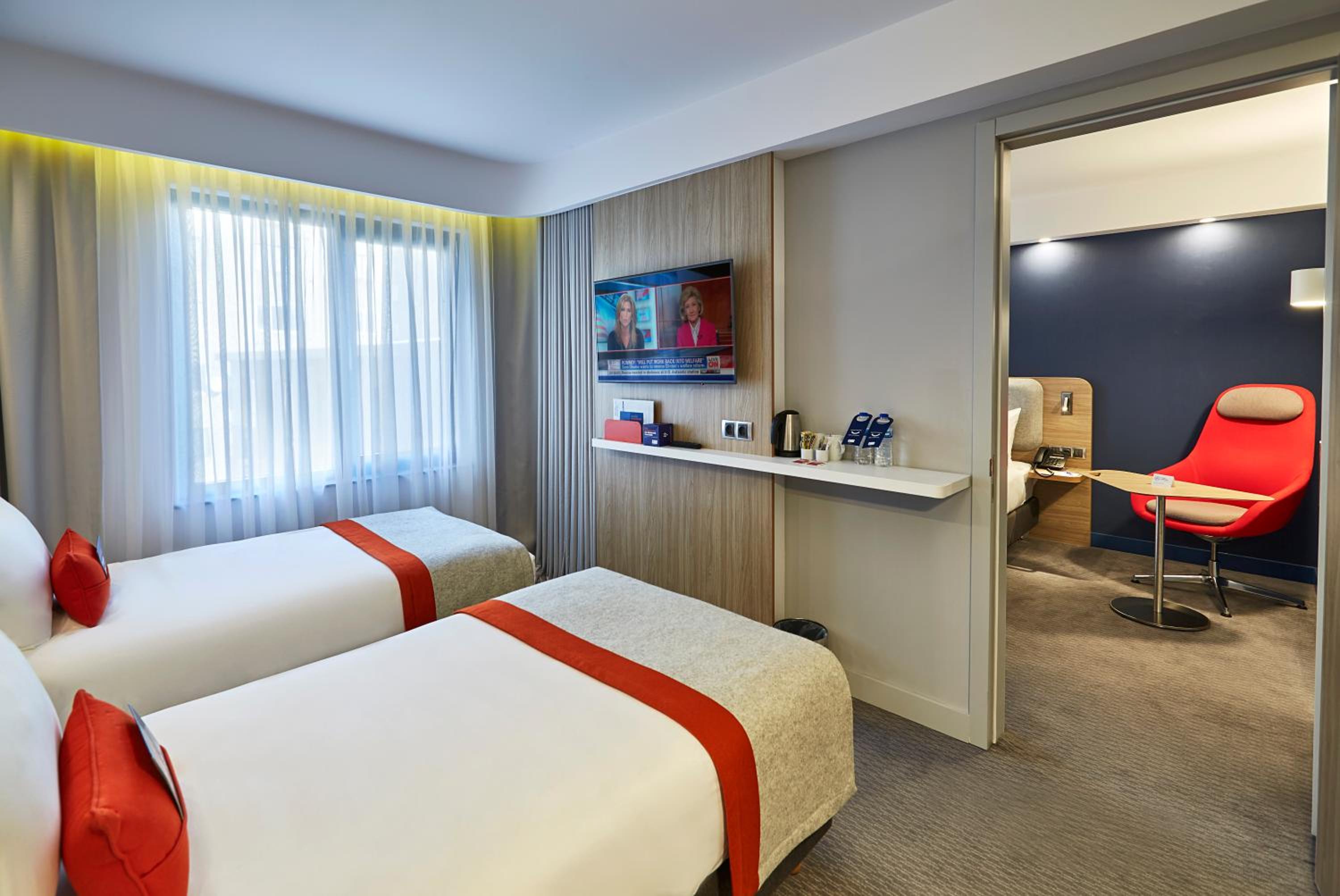 Standard Twin Room - Free Breakfast photo 1