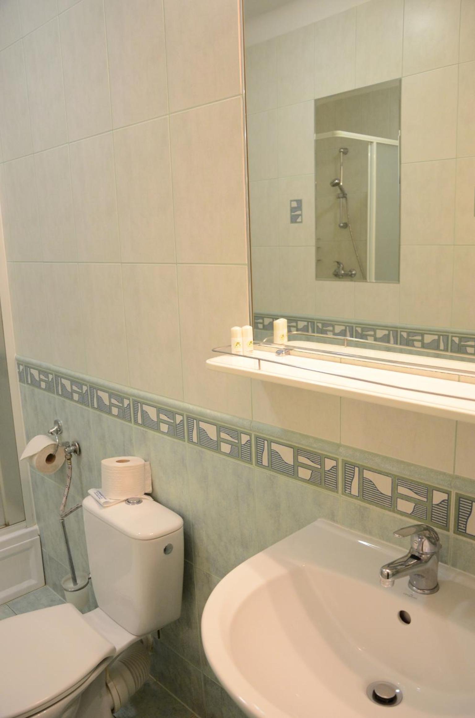 Twin Room - Photo 2