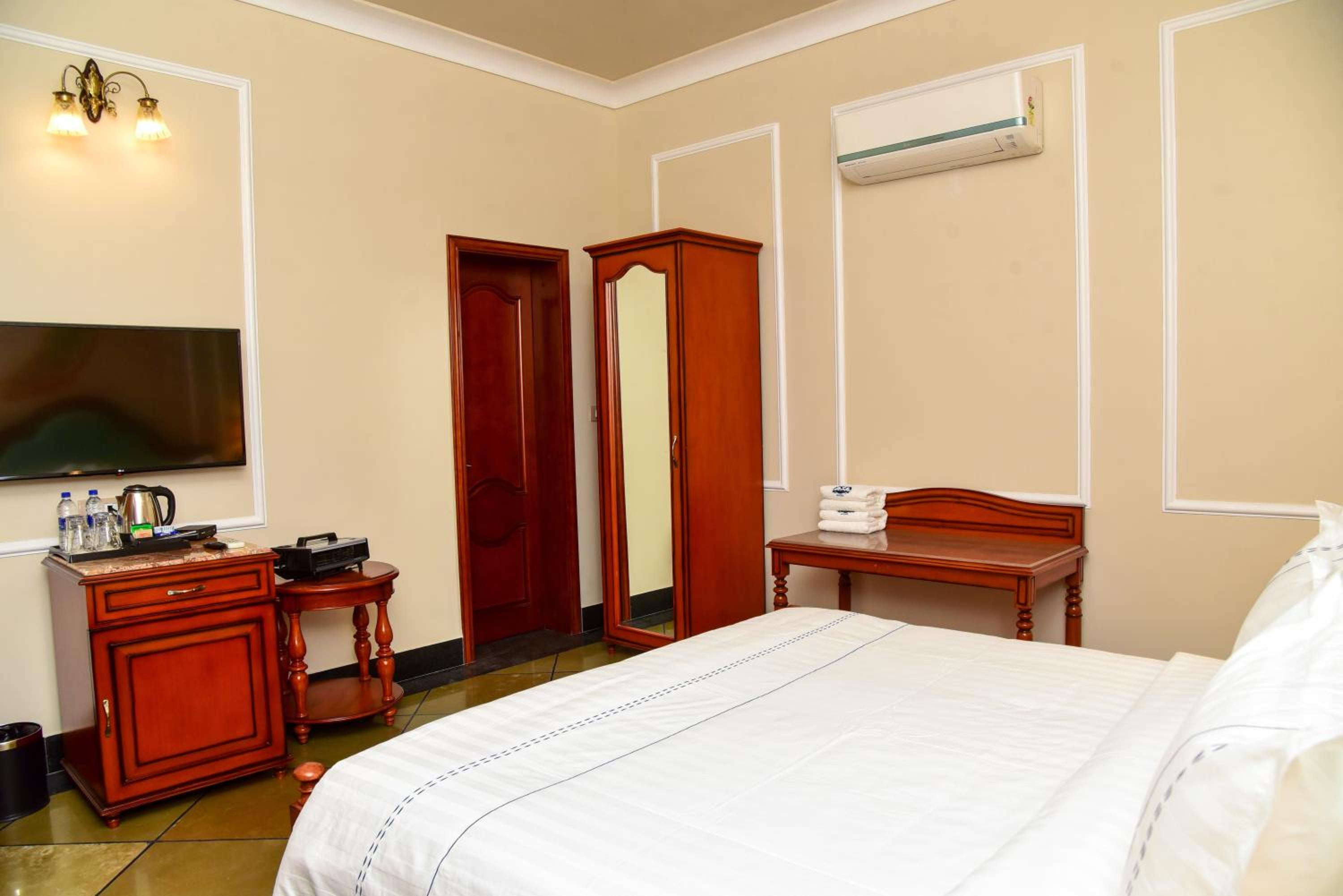 Standard Double Room - Photo 10
