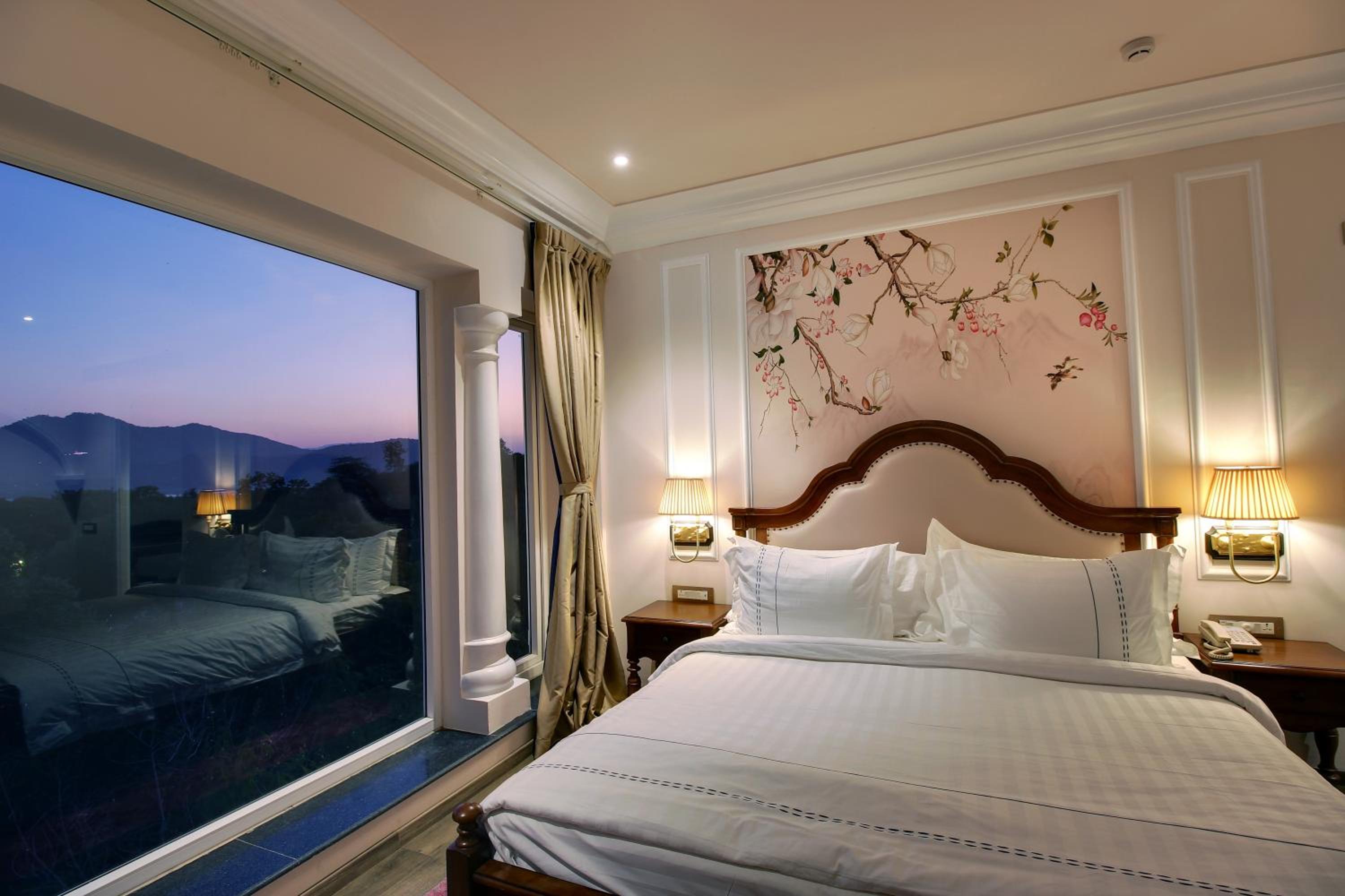 Deluxe Suite - Photo 5