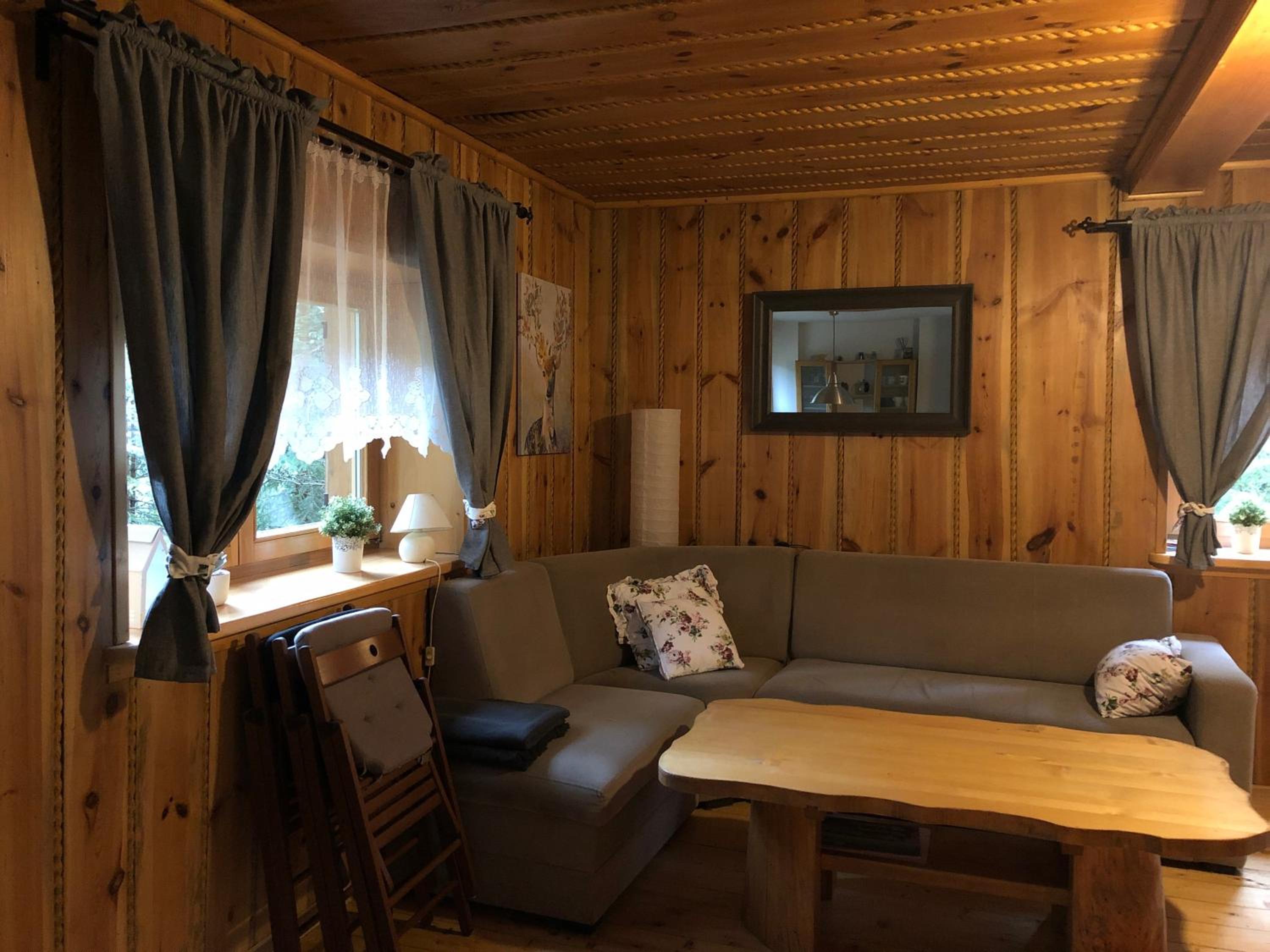 Five-Bedroom House photo 1