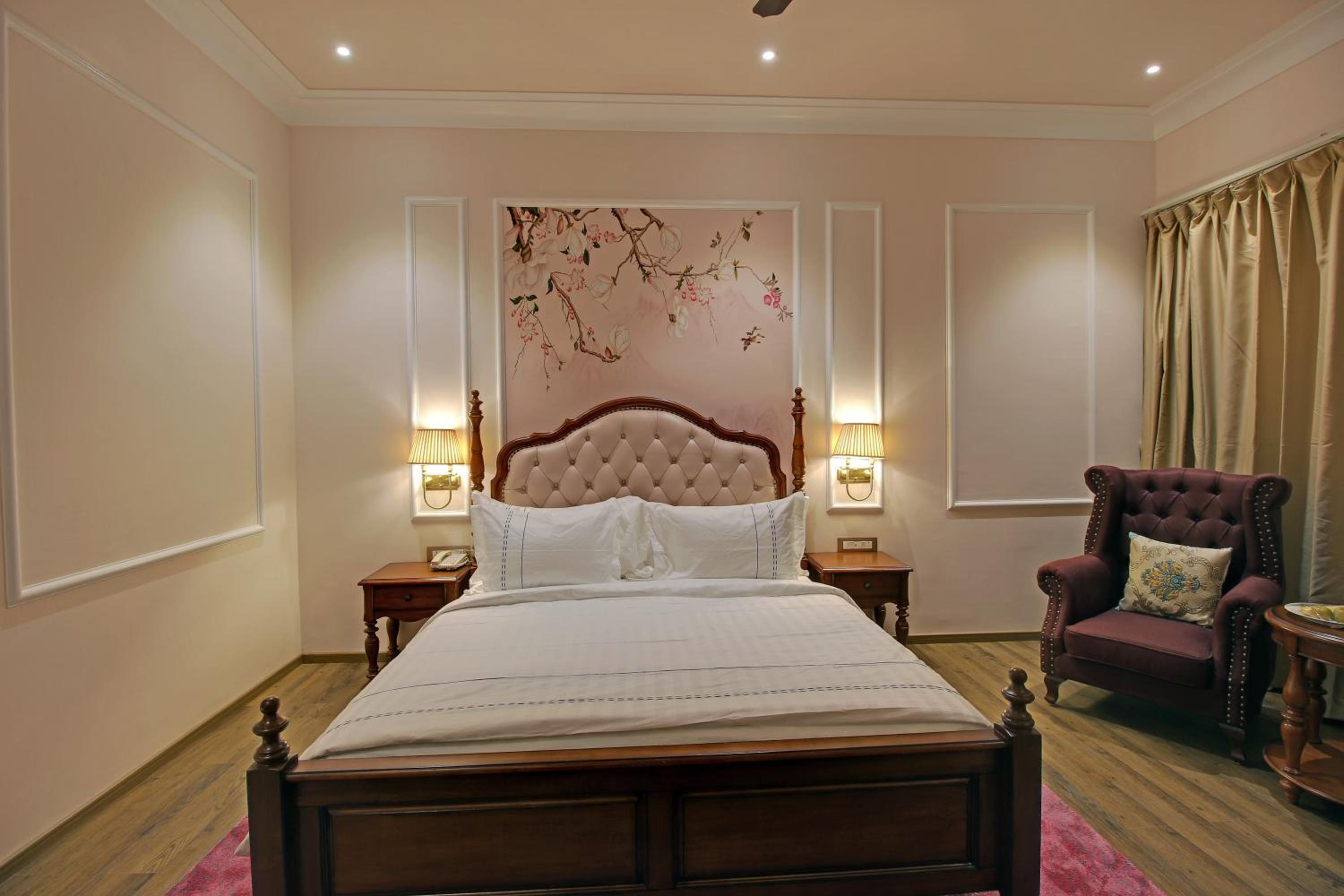 Deluxe Suite - Photo 13