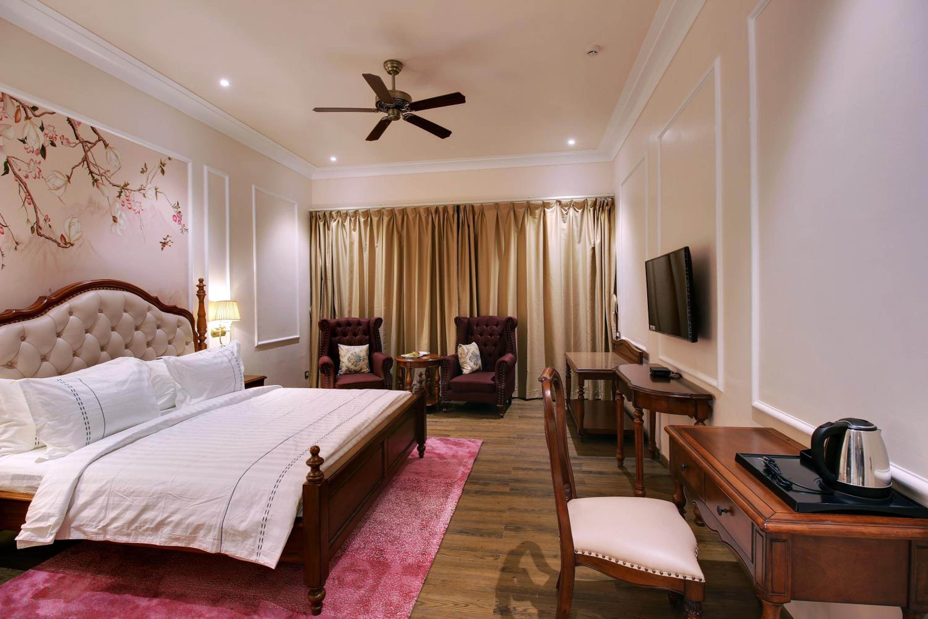 Deluxe Suite - Photo 1
