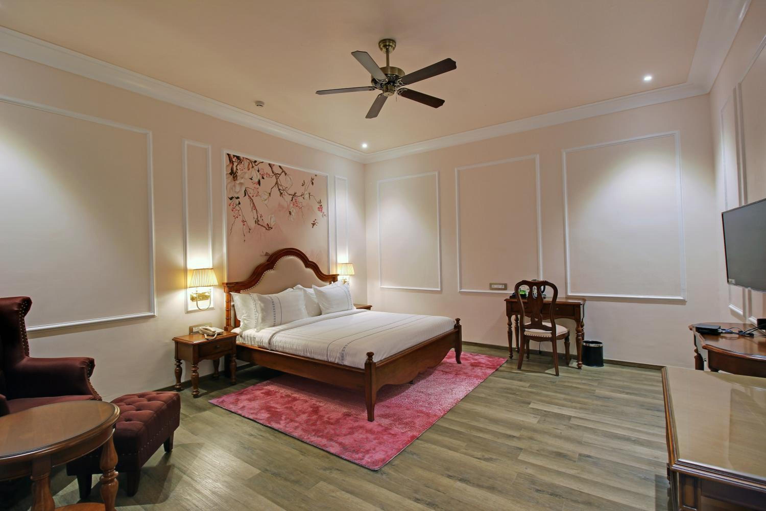 Deluxe Suite - Photo 11