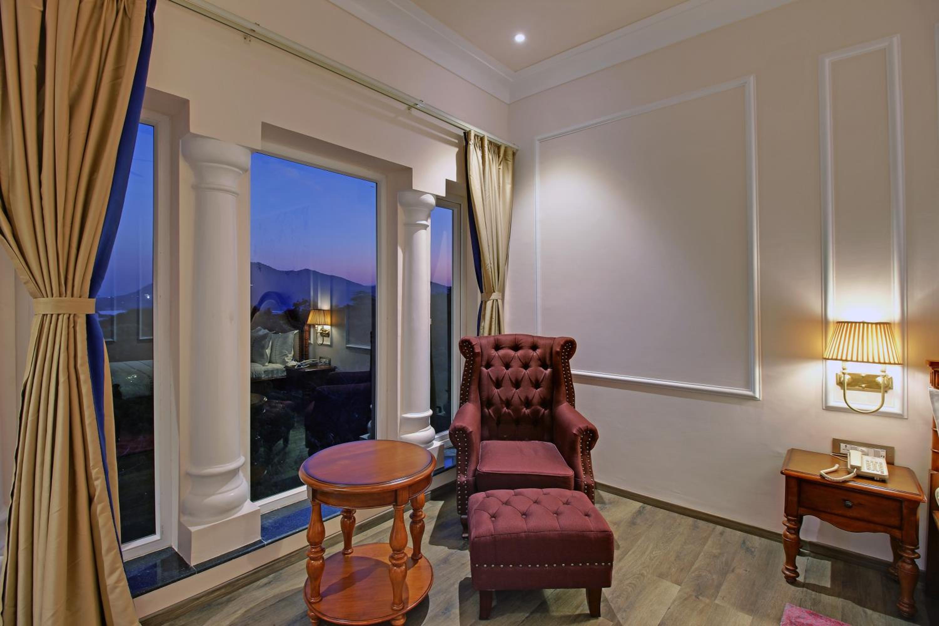 Deluxe Suite - Photo 9