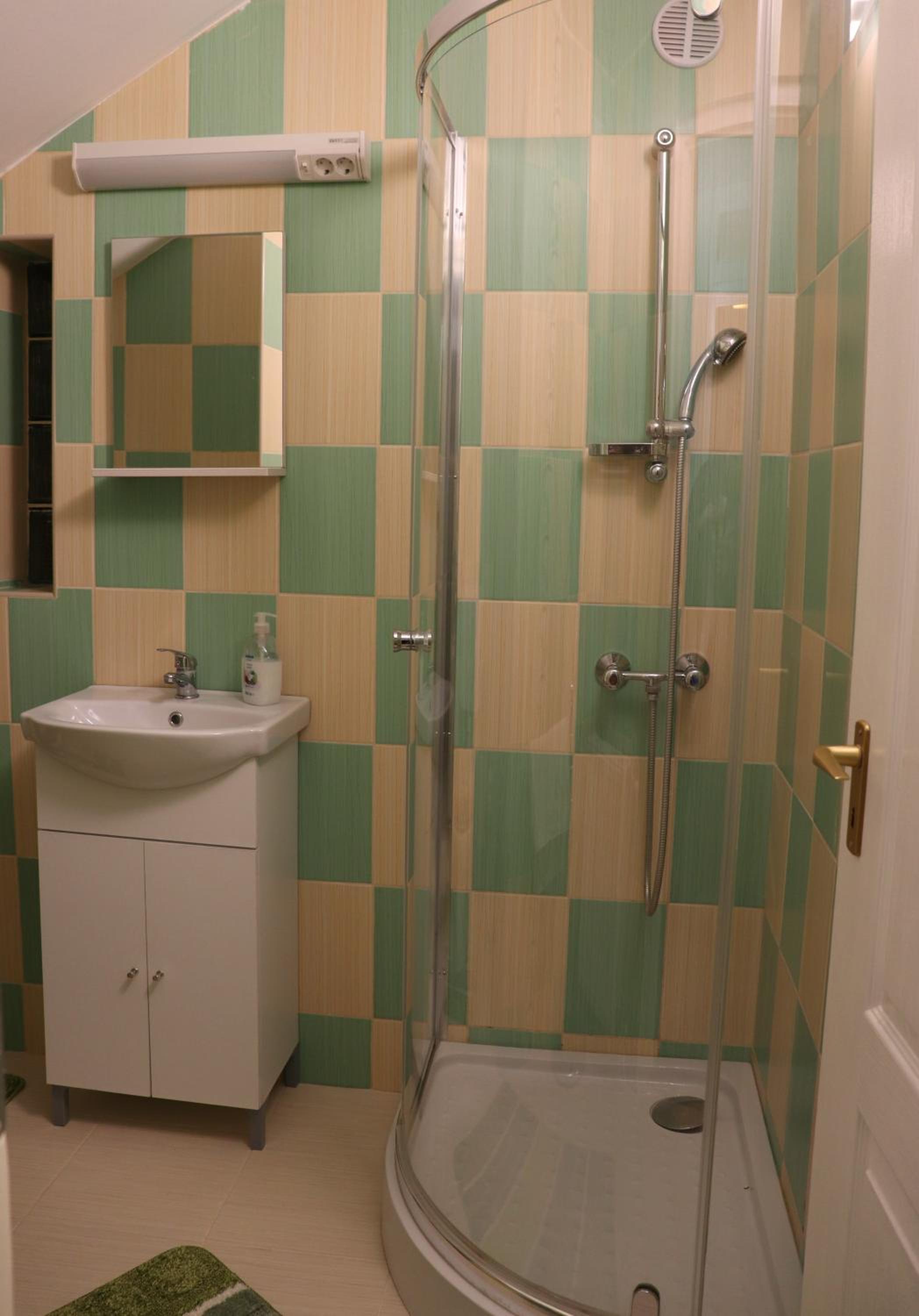 Double Room - Photo 6