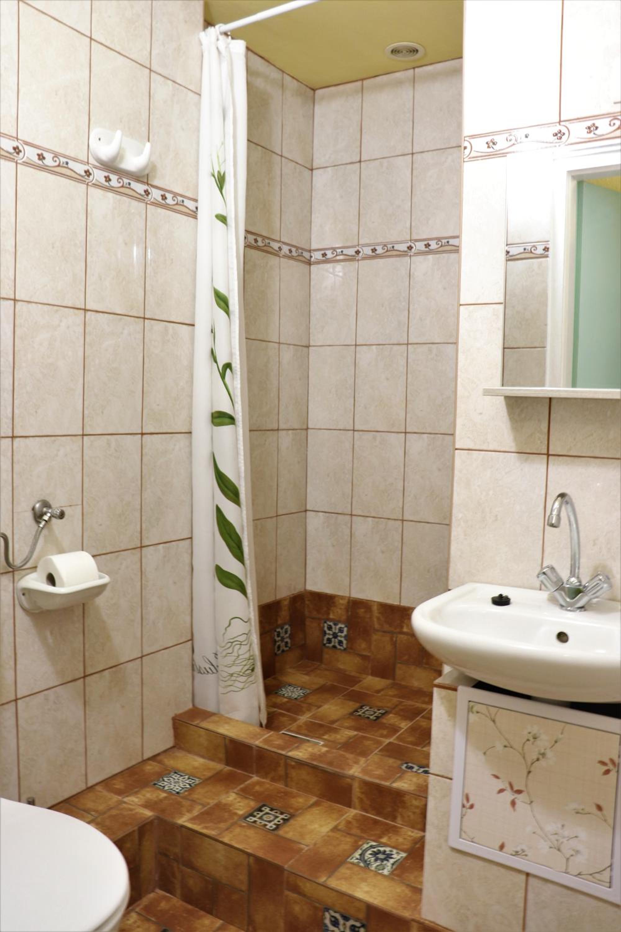 Double Room - Photo 5