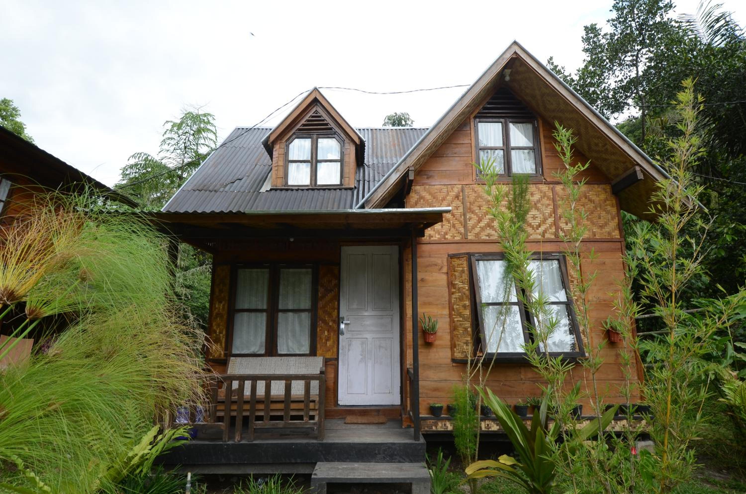 Cottage with Garden View - Photo 2