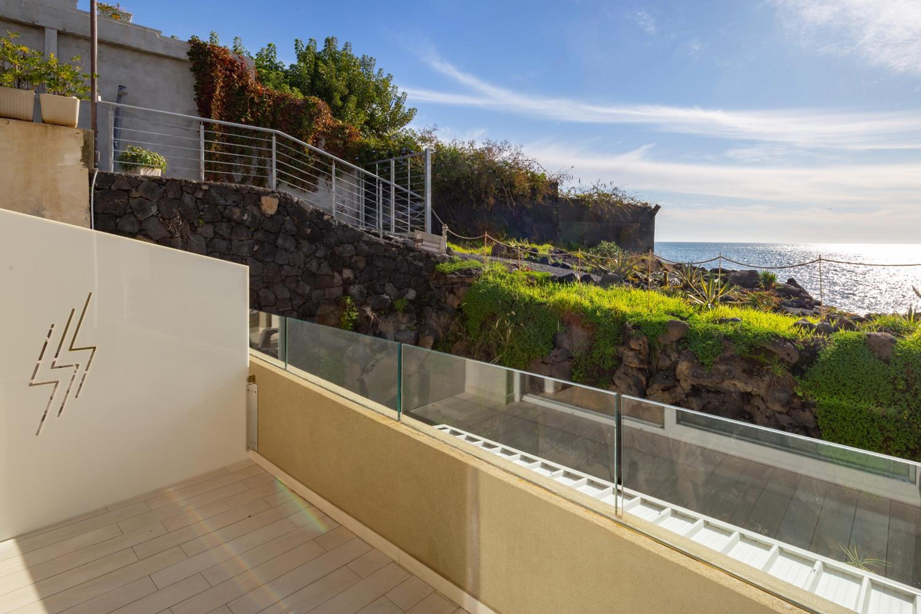 Triple Room with Sea View - Photo 11