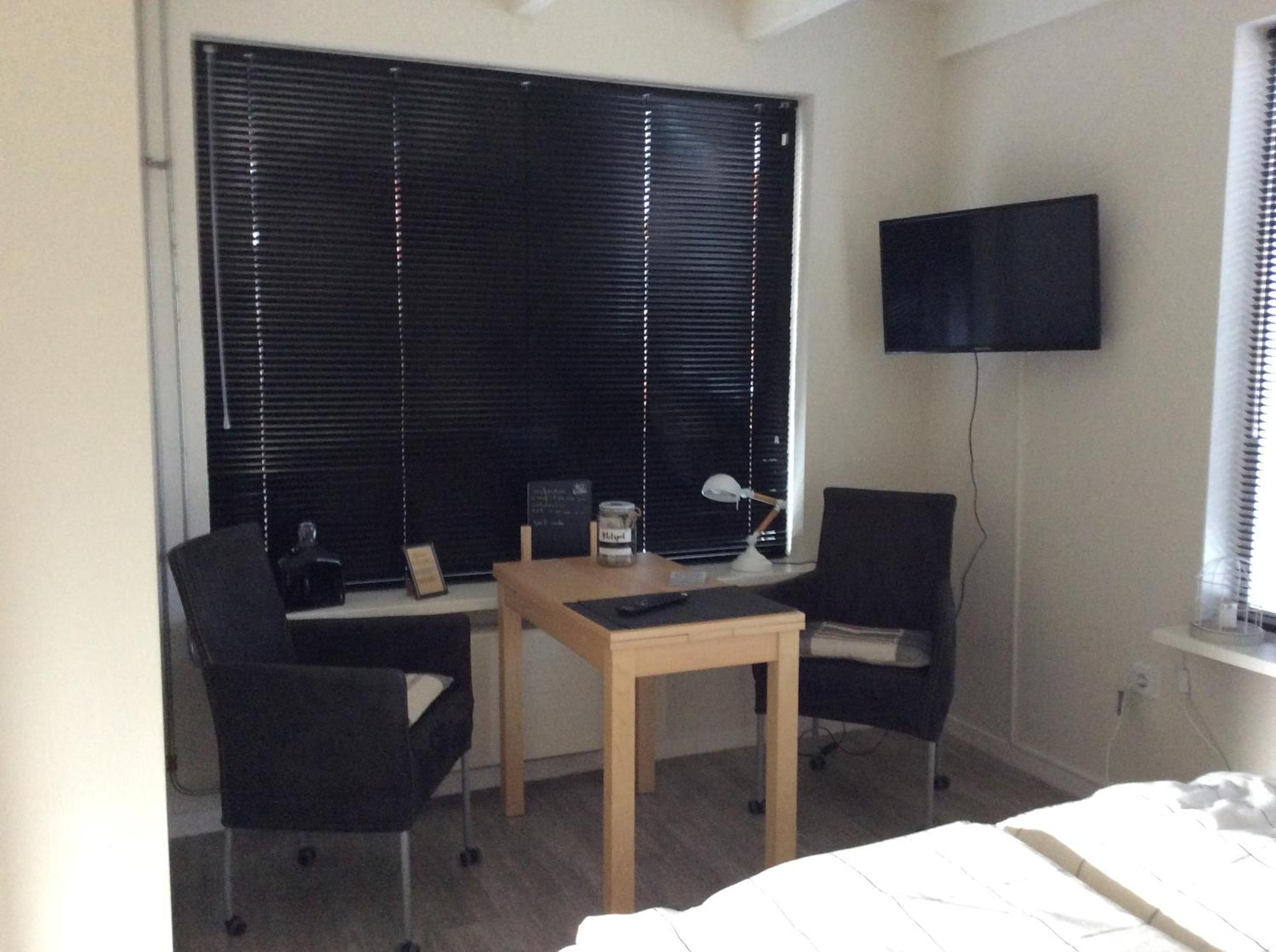 Luxe 2-People Apartment - Photo 8
