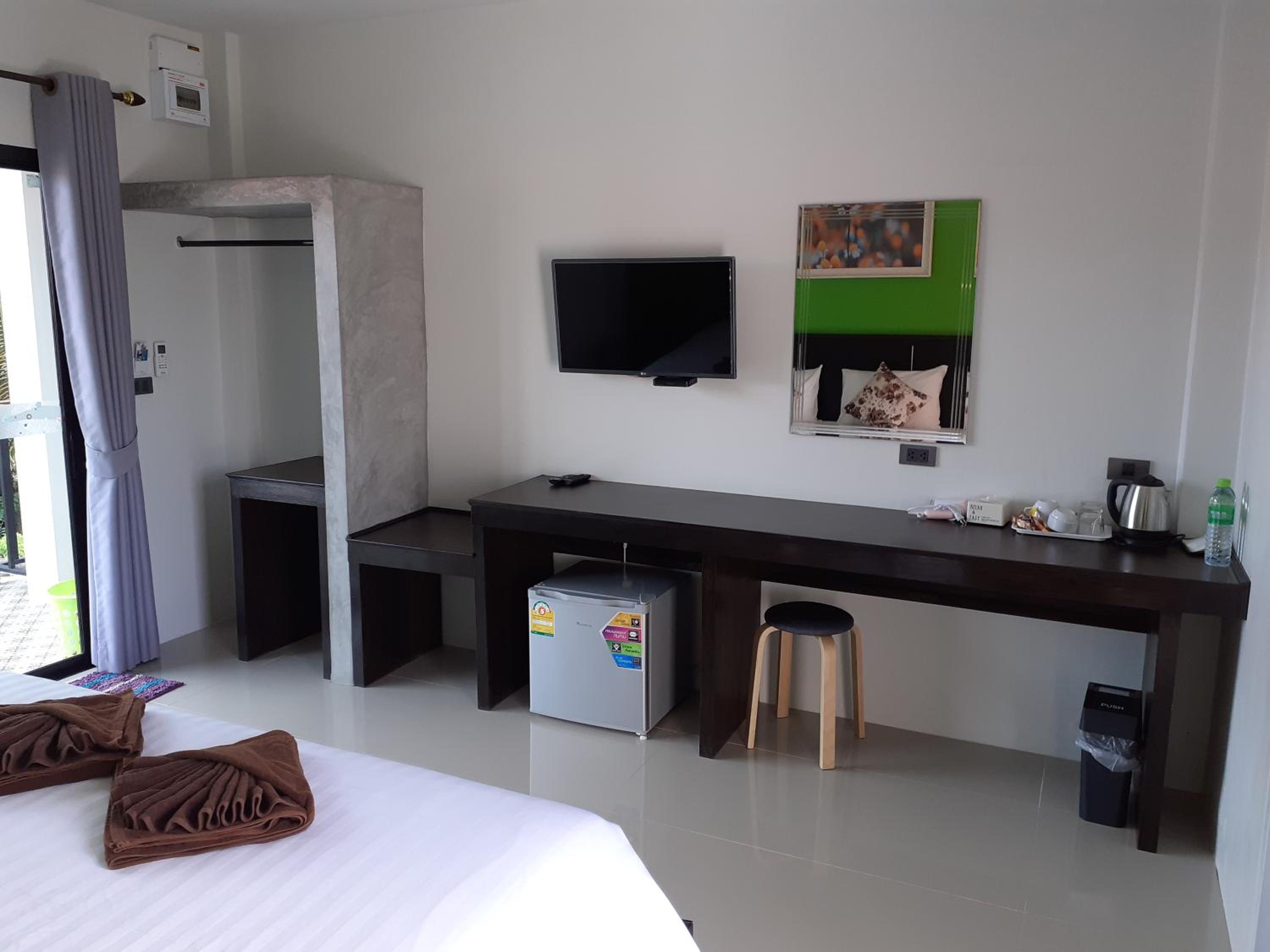 Deluxe Double Room with Balcony - Photo 6