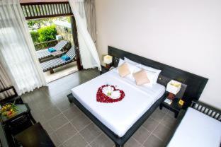 Beach Front Villa with Private Pool - Photo 10