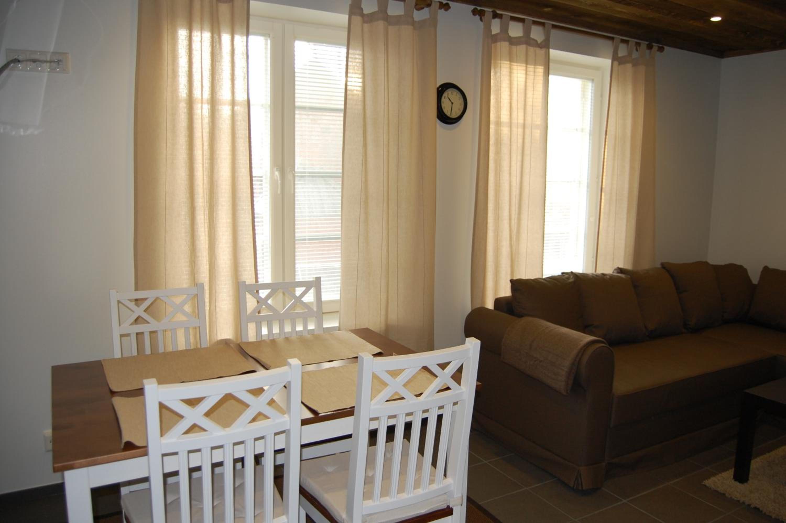 One-Bedroom Apartment - Photo 4