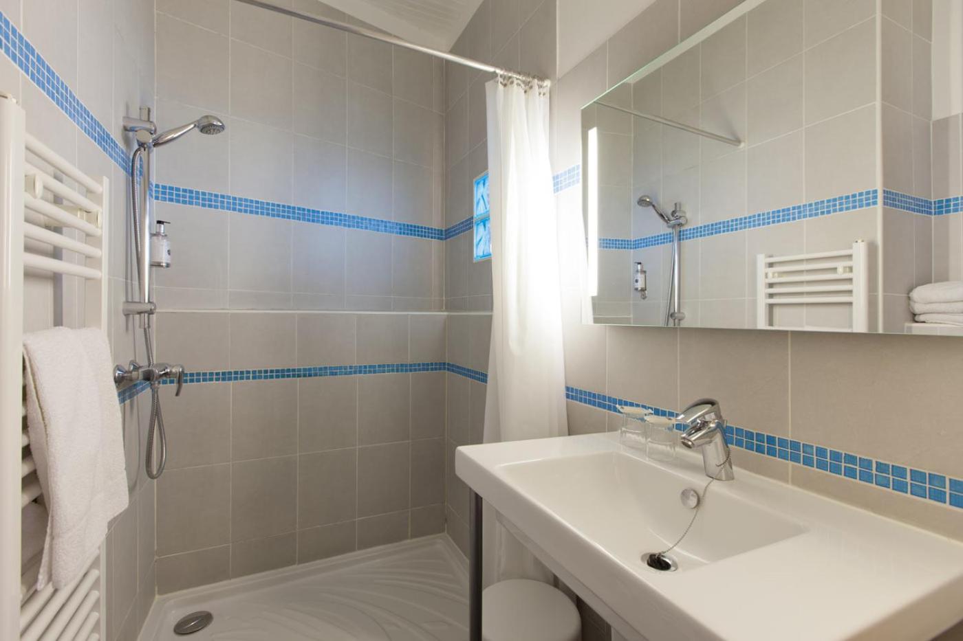 Double Room - Photo 6