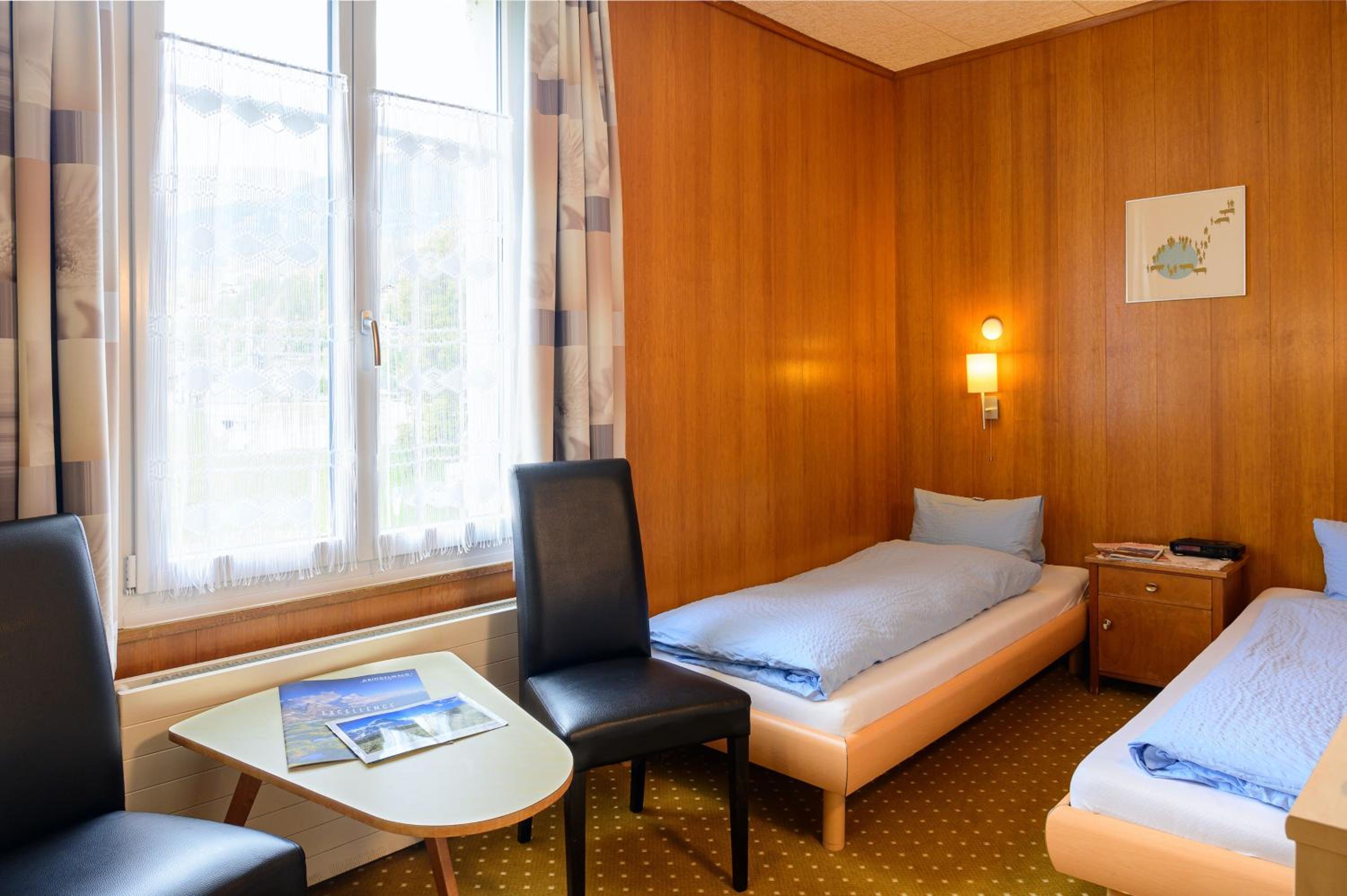 Small Twin Room photo 2