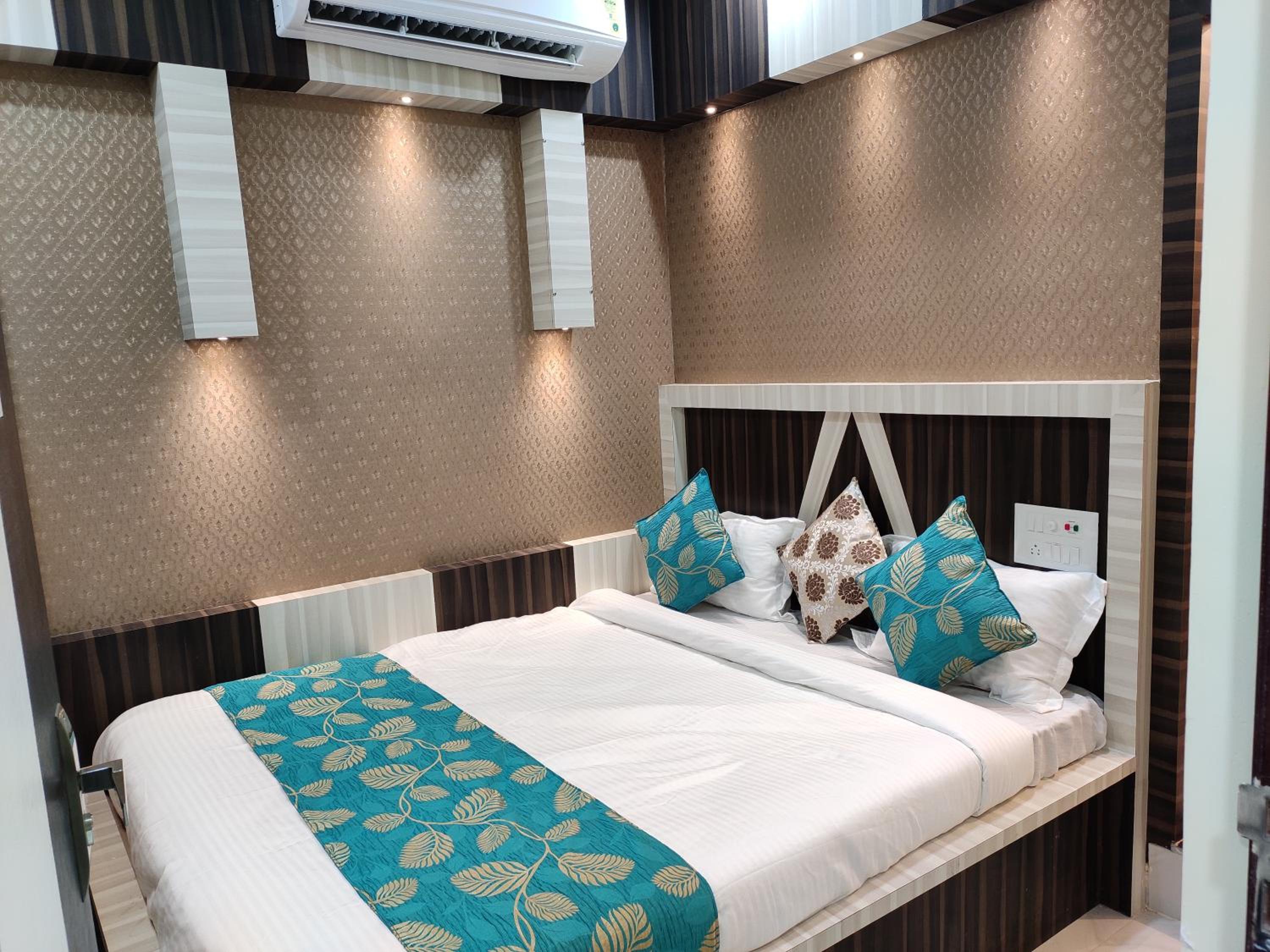 Deluxe Double Room - Photo 8