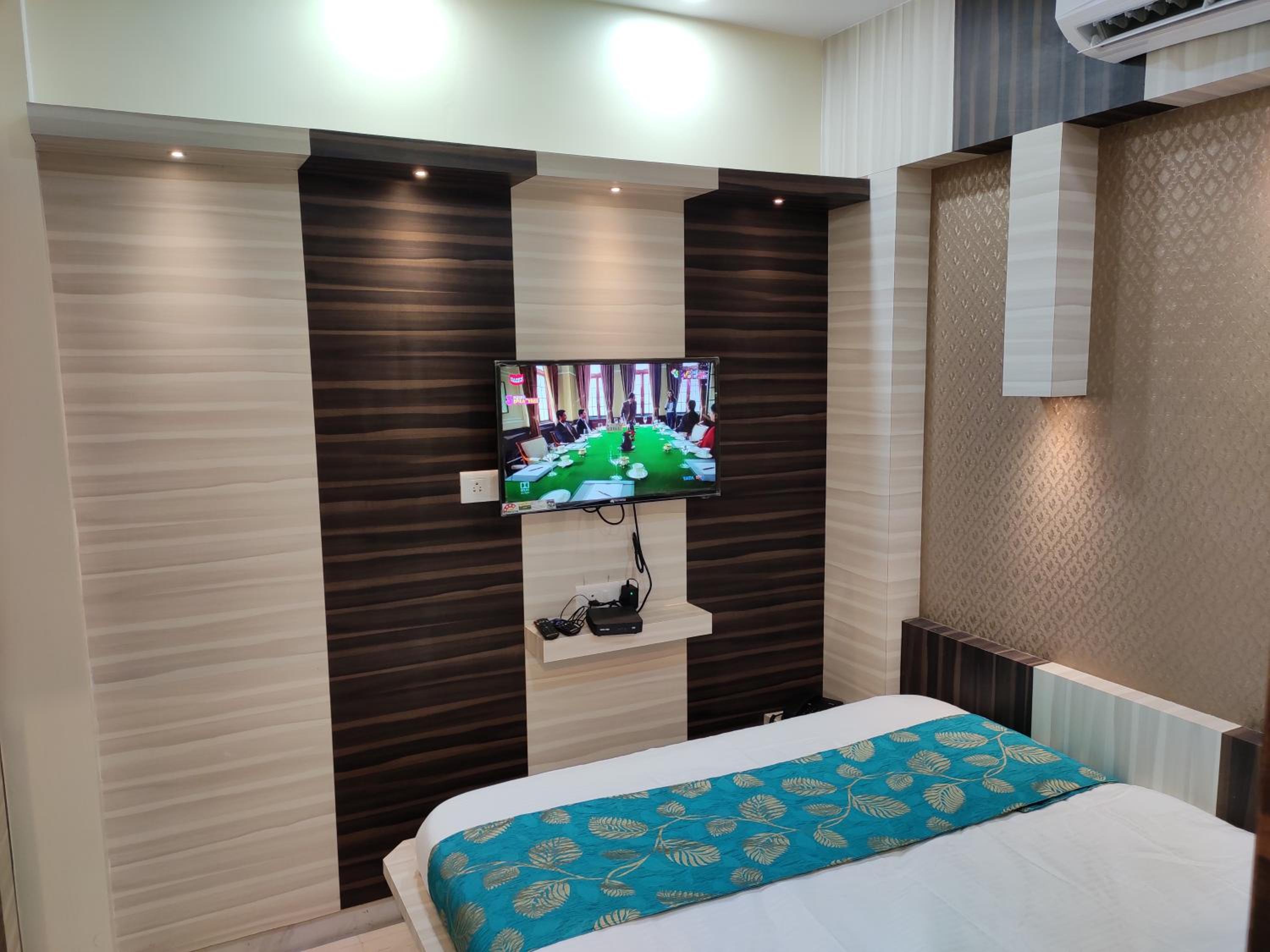 Deluxe Double Room - Photo 9