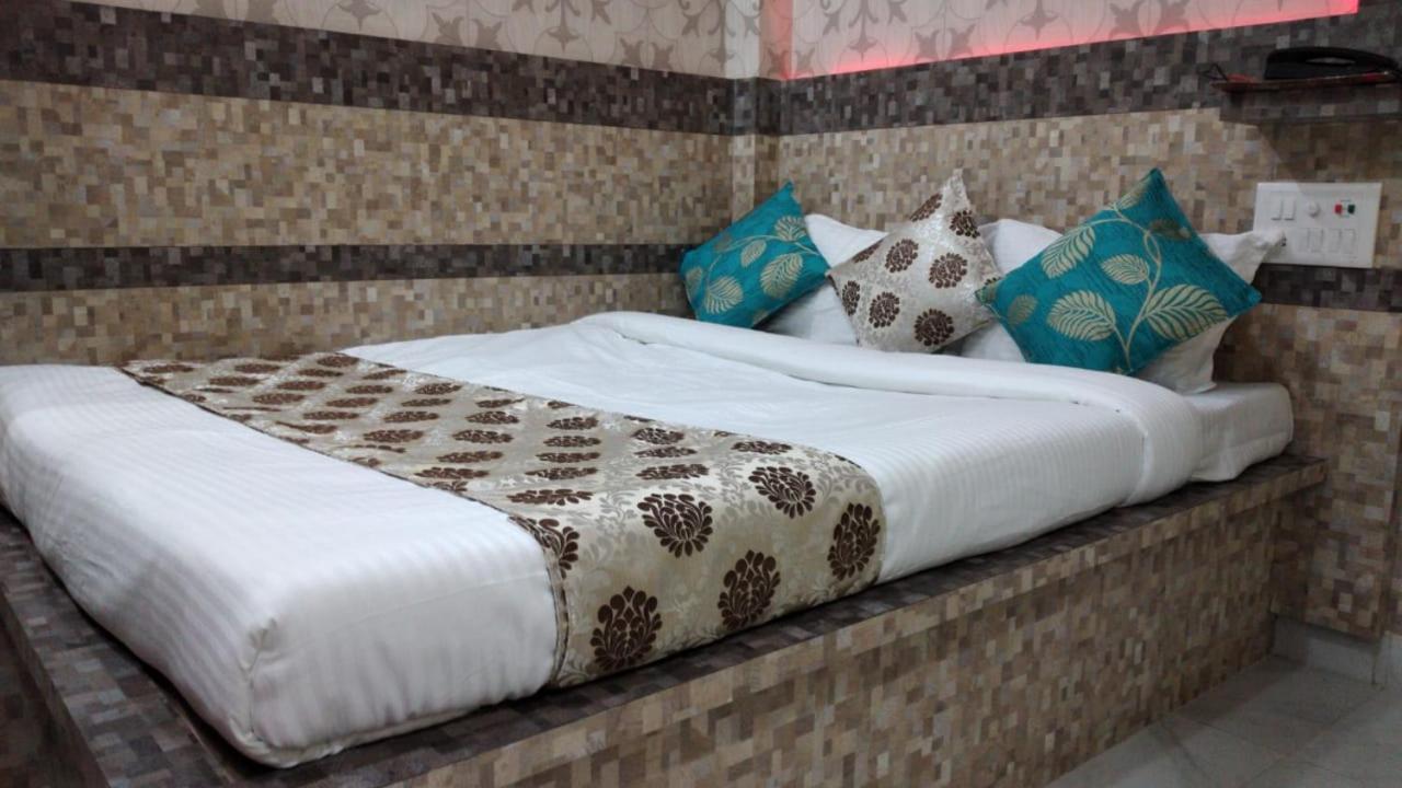 Deluxe Double Room (2 Adults + 1 Child) photo 3