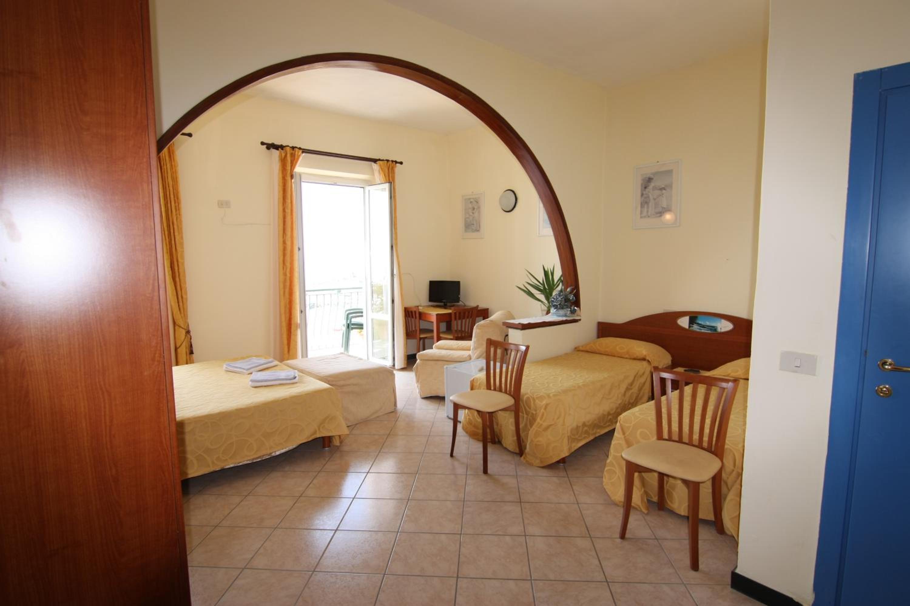 Family Room with Balcony photo 2