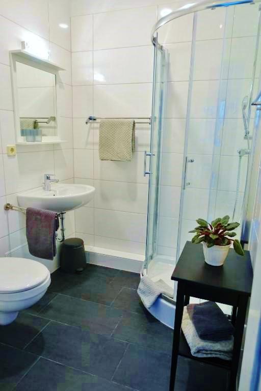 Deluxe Double Room with Shower - Photo 2