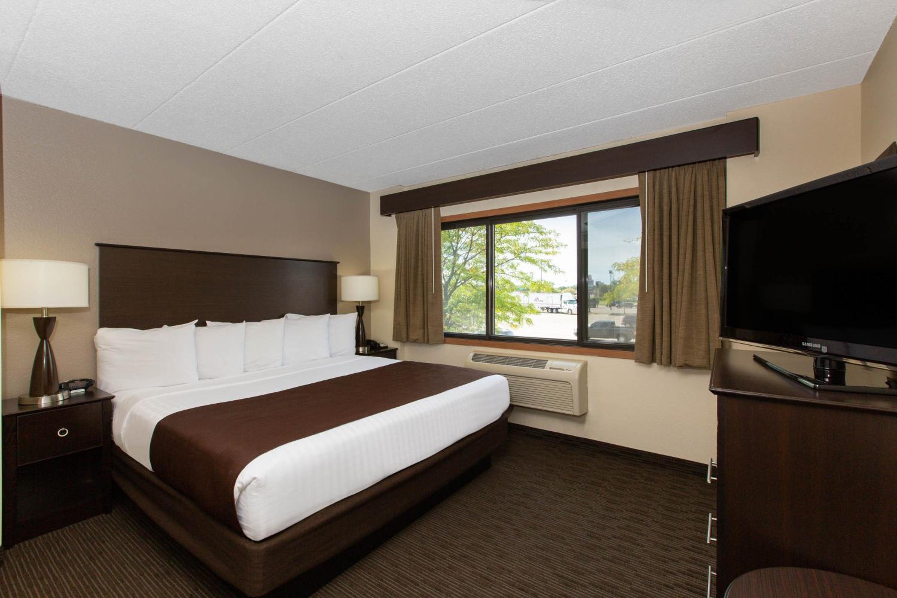 One-Bedroom King Suite - Non-Smoking - Photo 1