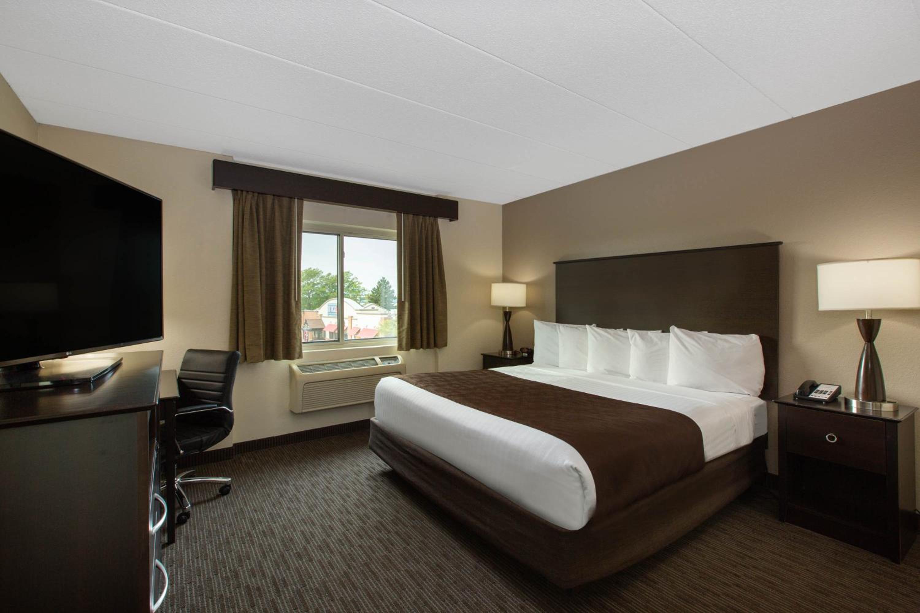 King Room - Non-Smoking - Photo 3
