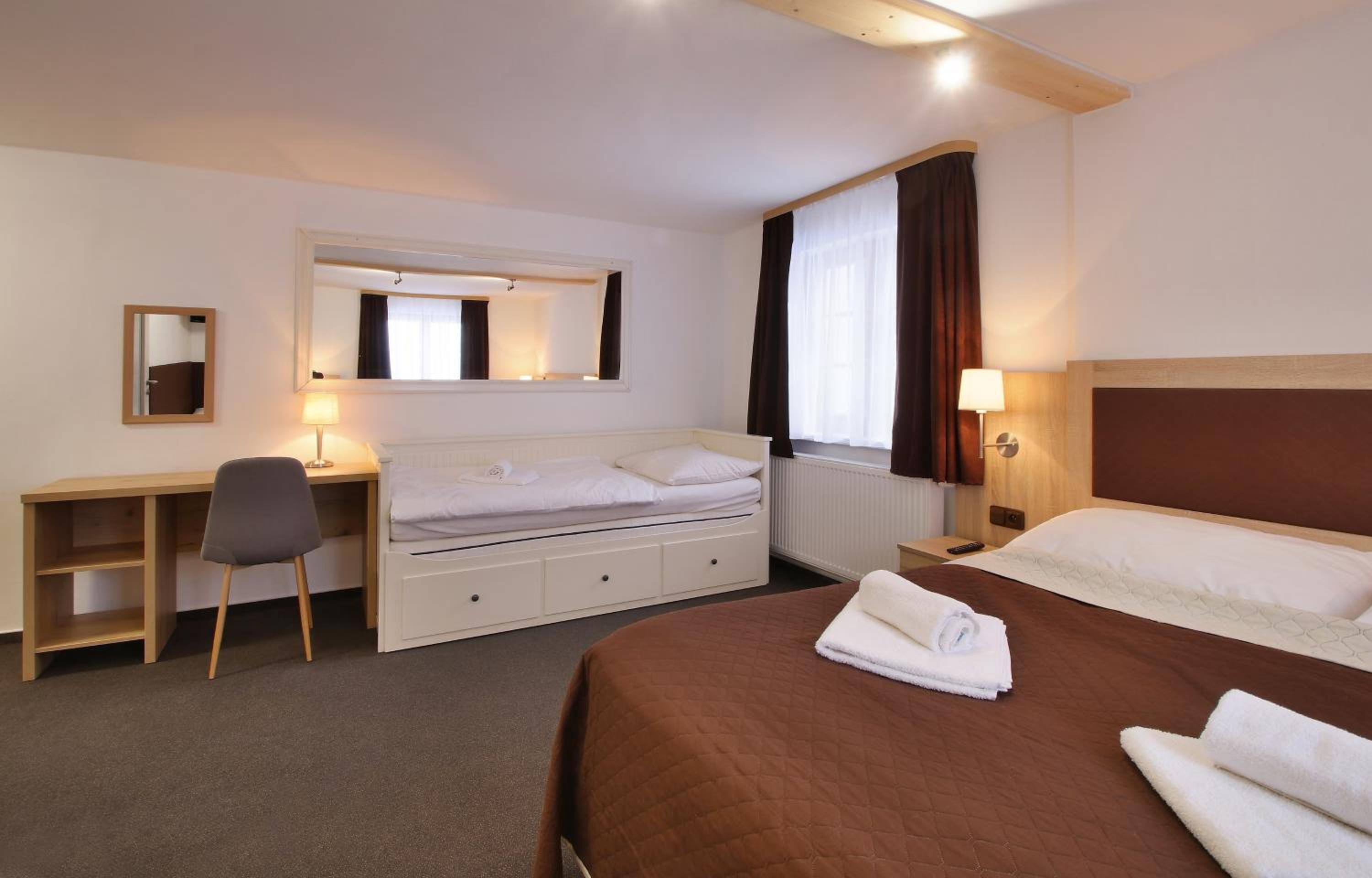 Quadruple Room with Extra Bed photo 1