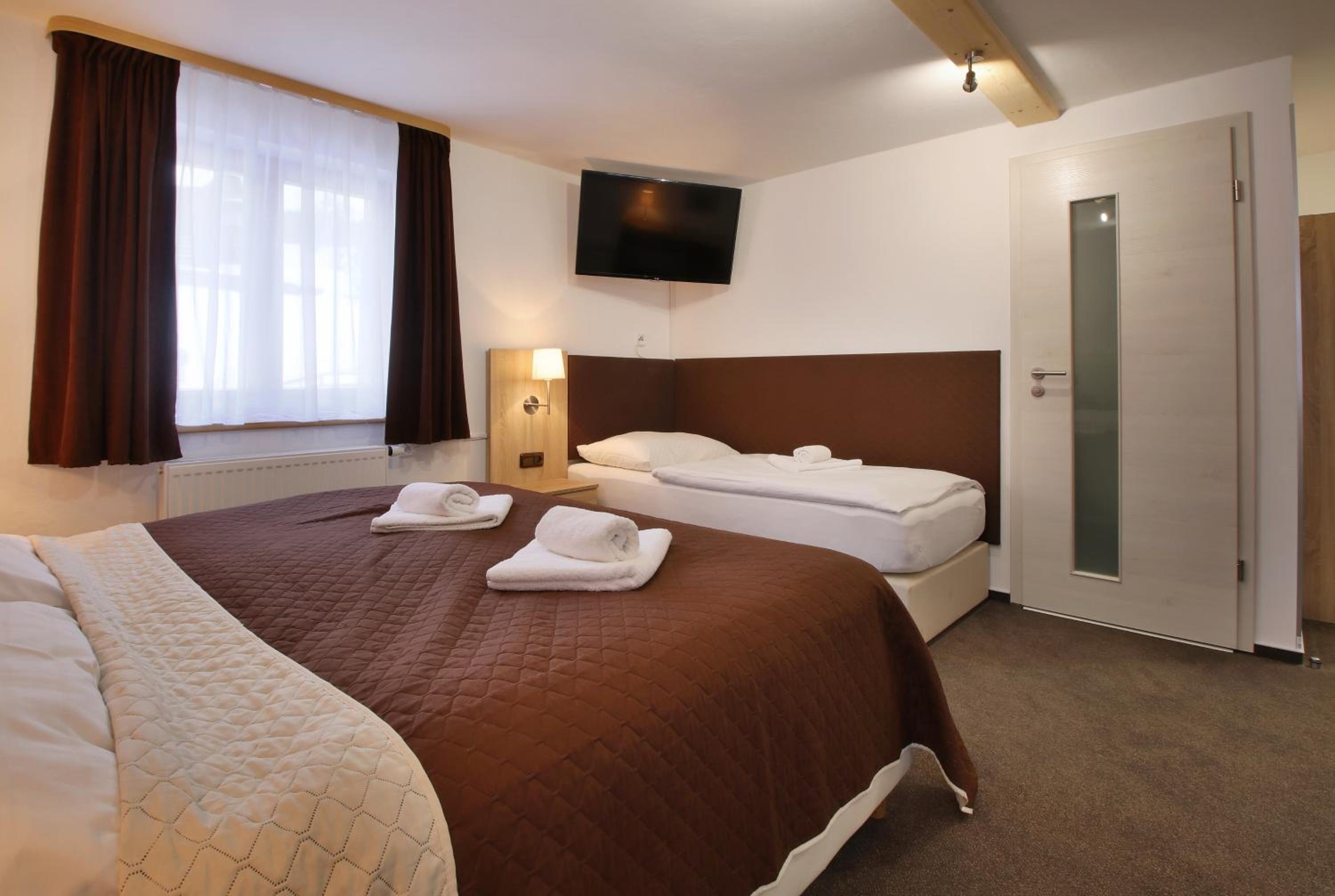 Quadruple Room with Extra Bed photo 2