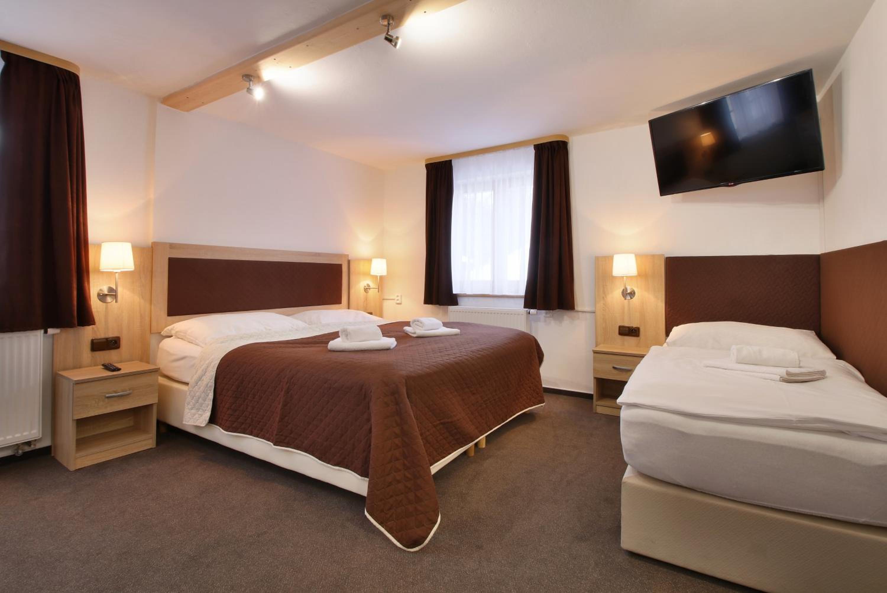 Quadruple Room with Extra Bed photo 3