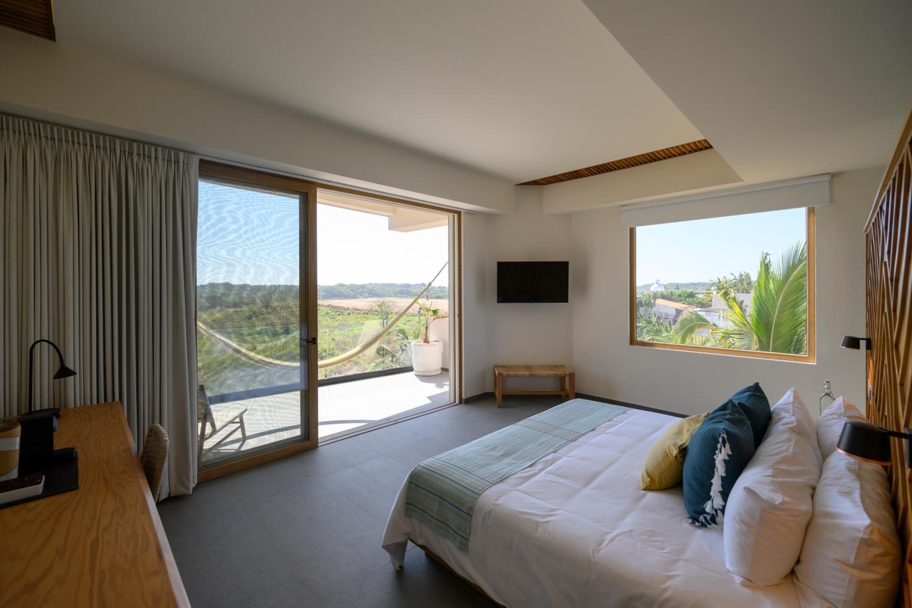 Deluxe Double Room with Balcony - Photo 7