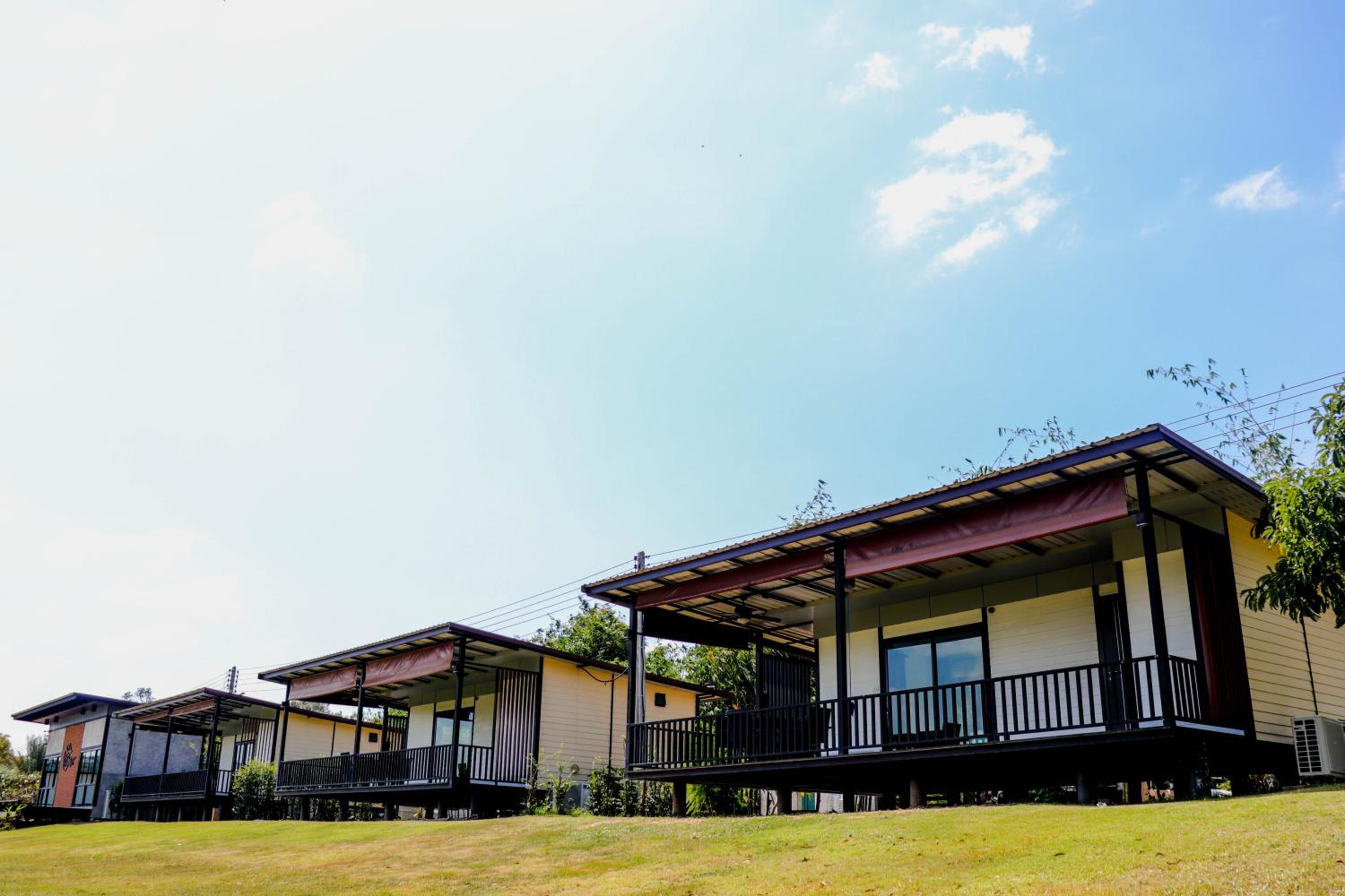 Family Suite with Balcony - Photo 9