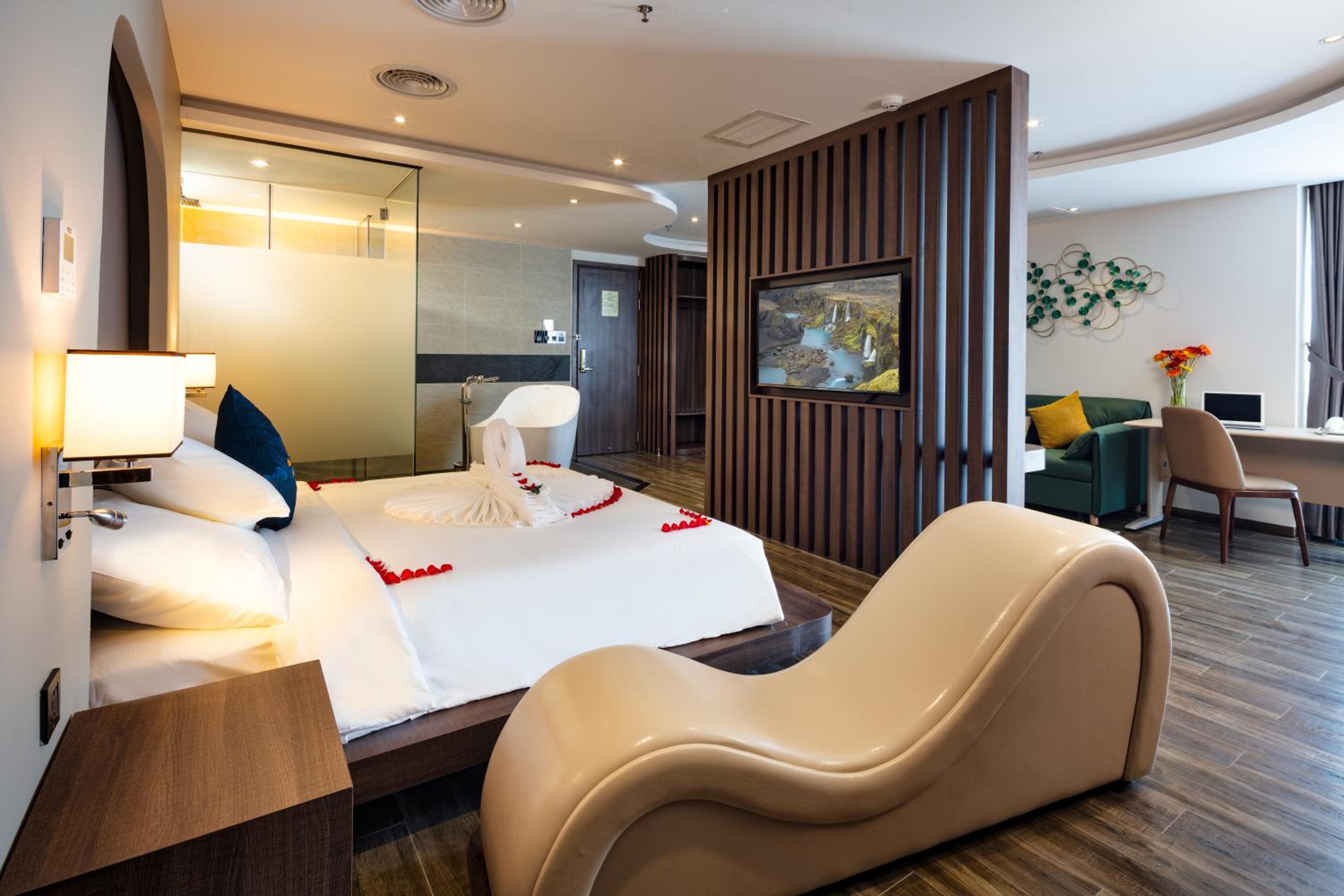 Suite with City View photo 3