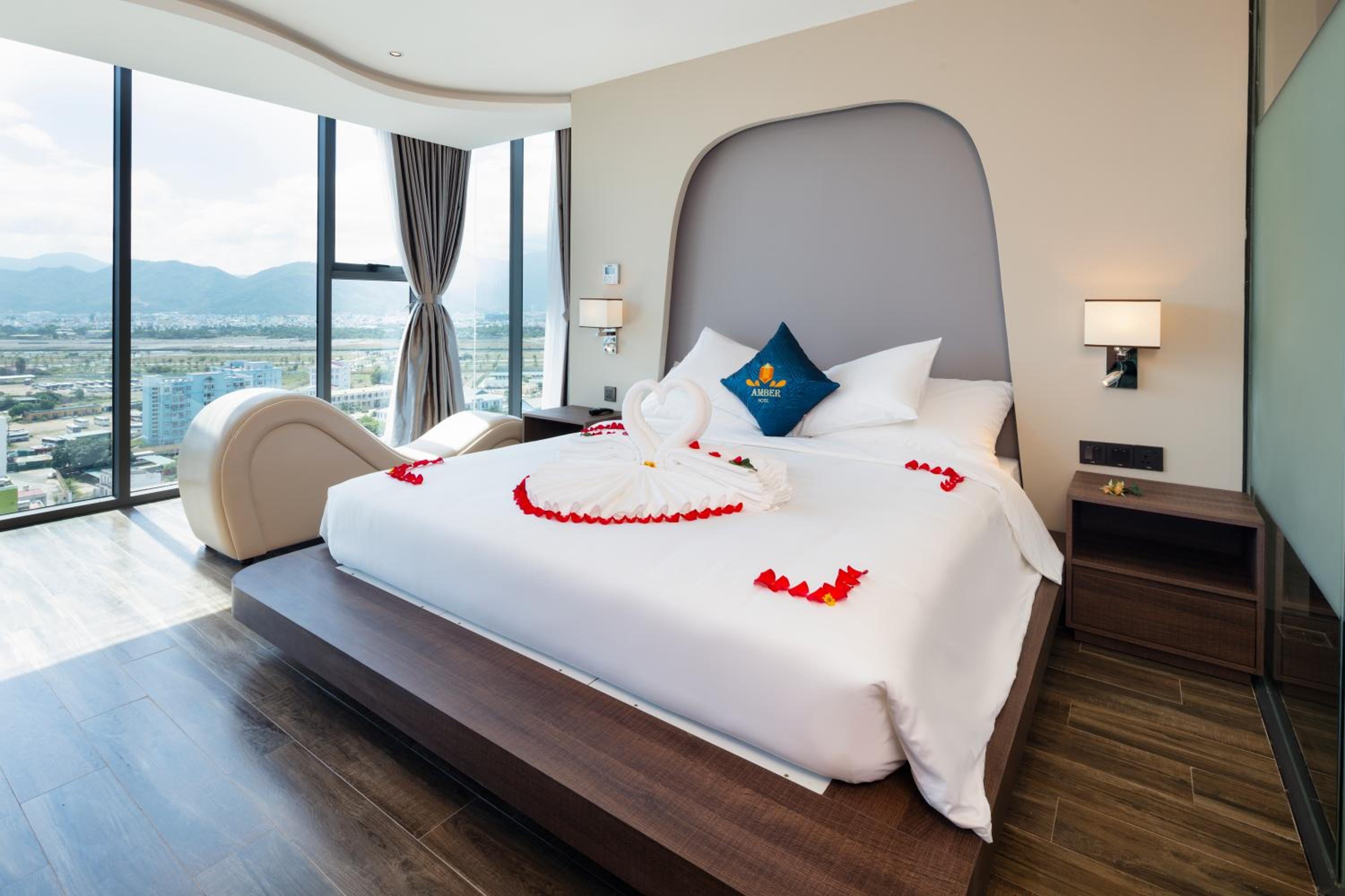 Suite with City View photo 2