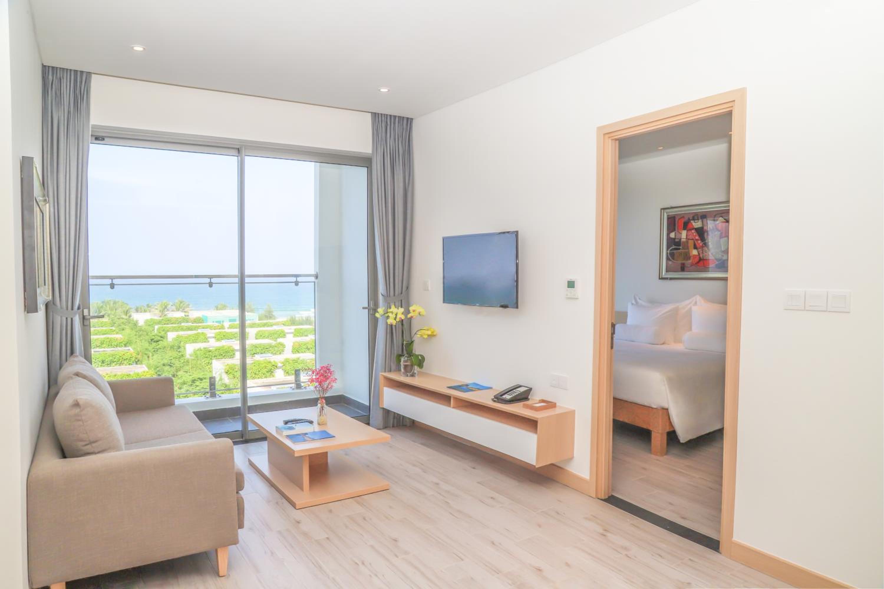 One-Bedroom Apartment Partial Ocean View with Balcony