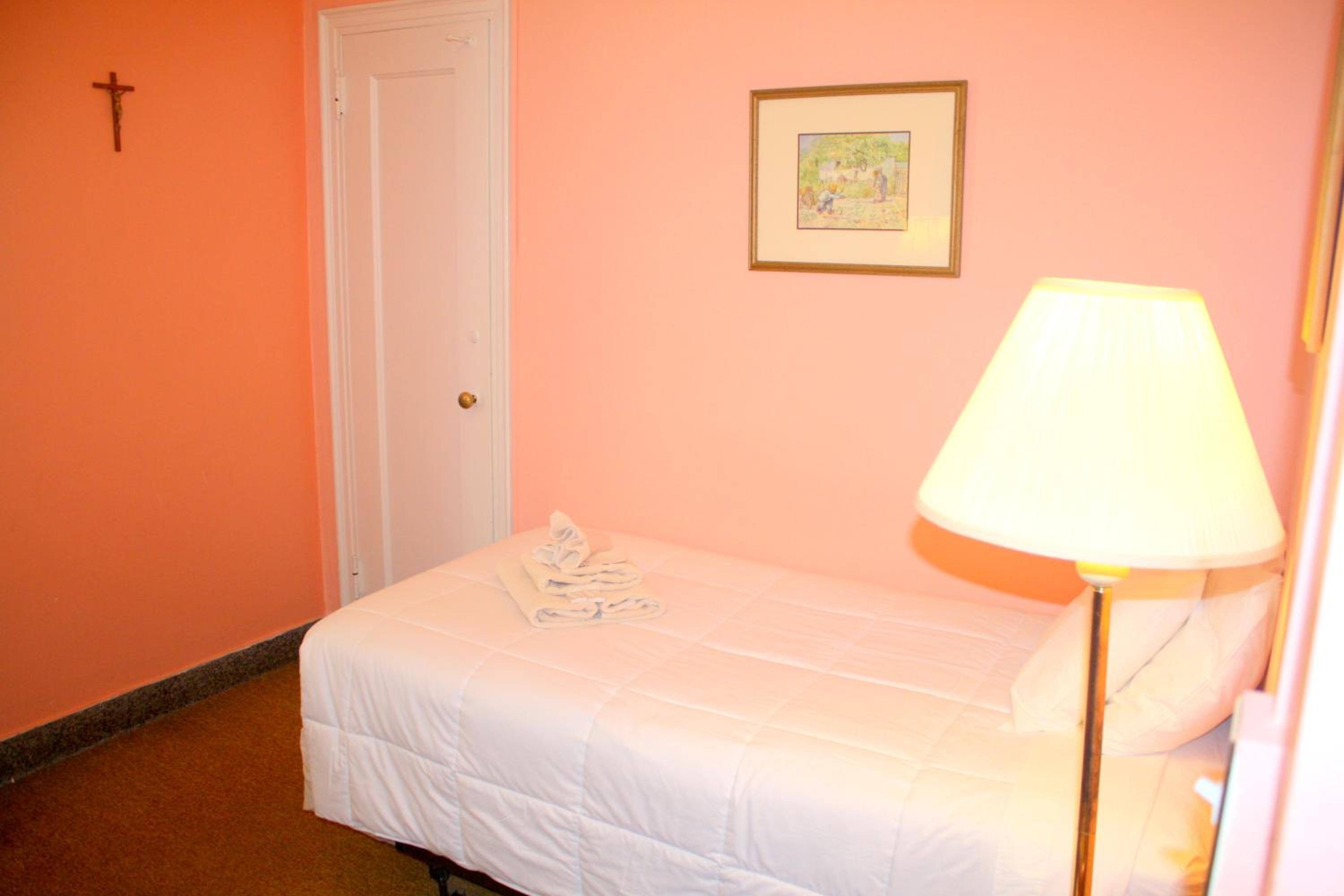 Single Room with Shared Bathroom photo 1