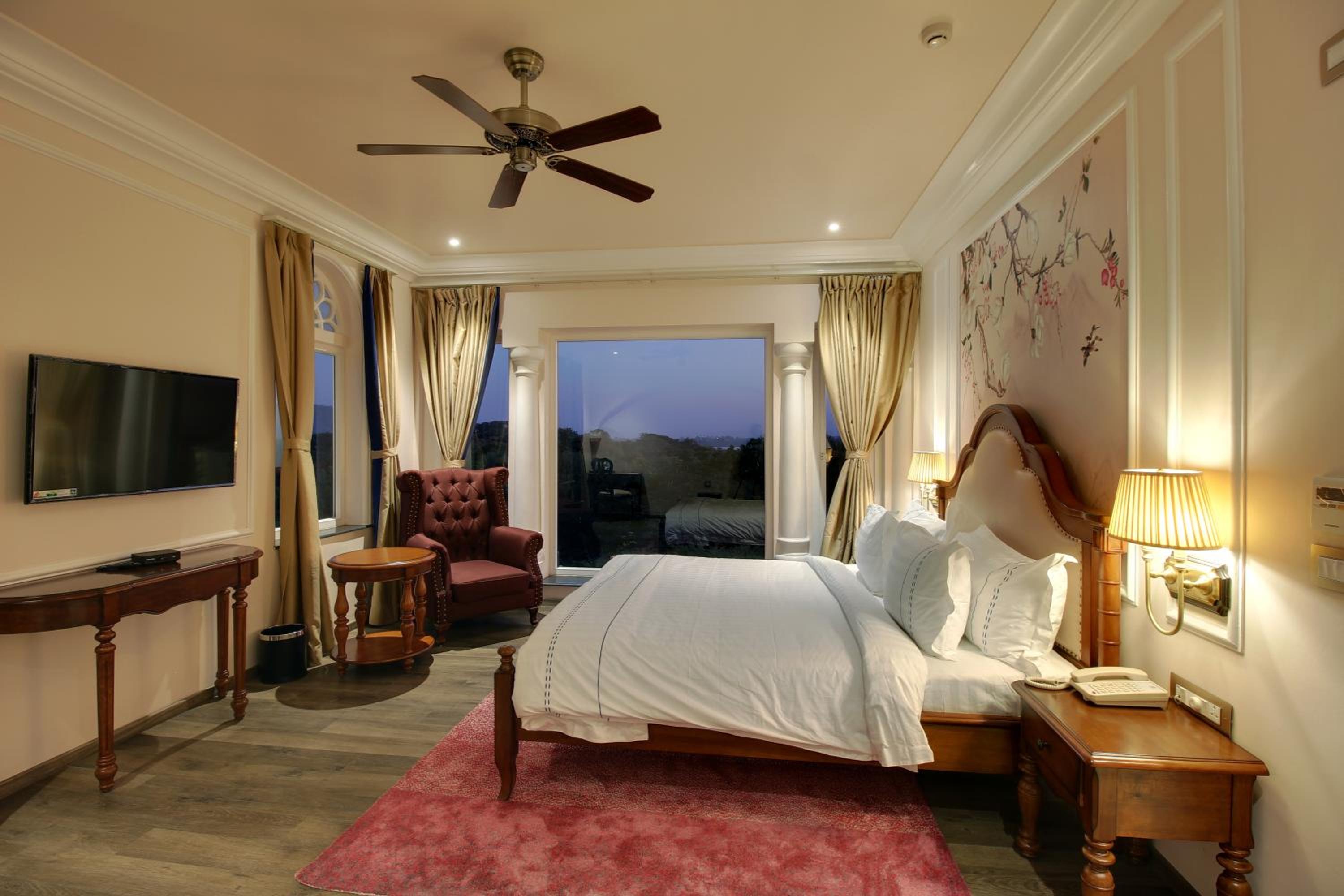 Deluxe Suite - Photo 16