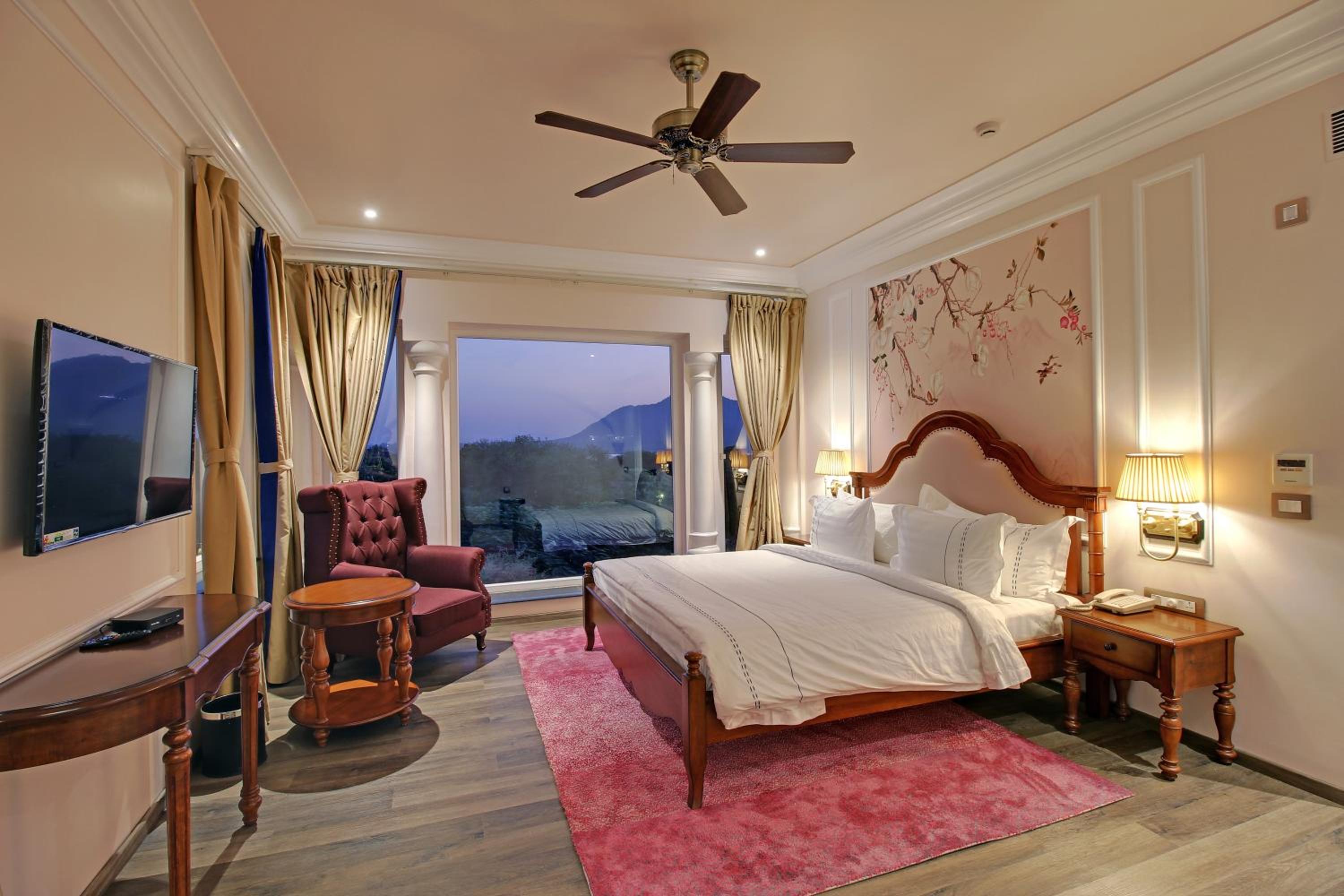 Deluxe Suite - Photo 15