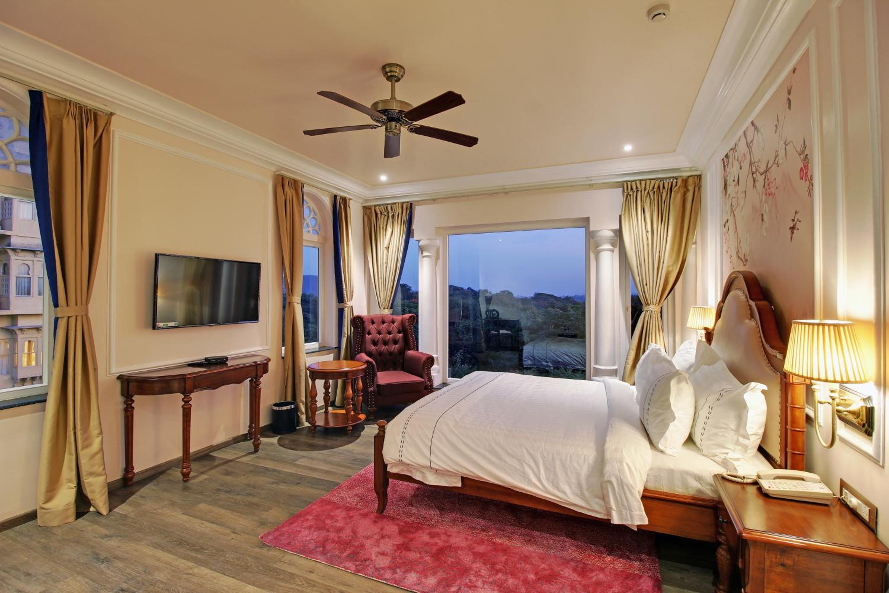 Deluxe Suite - Photo 2