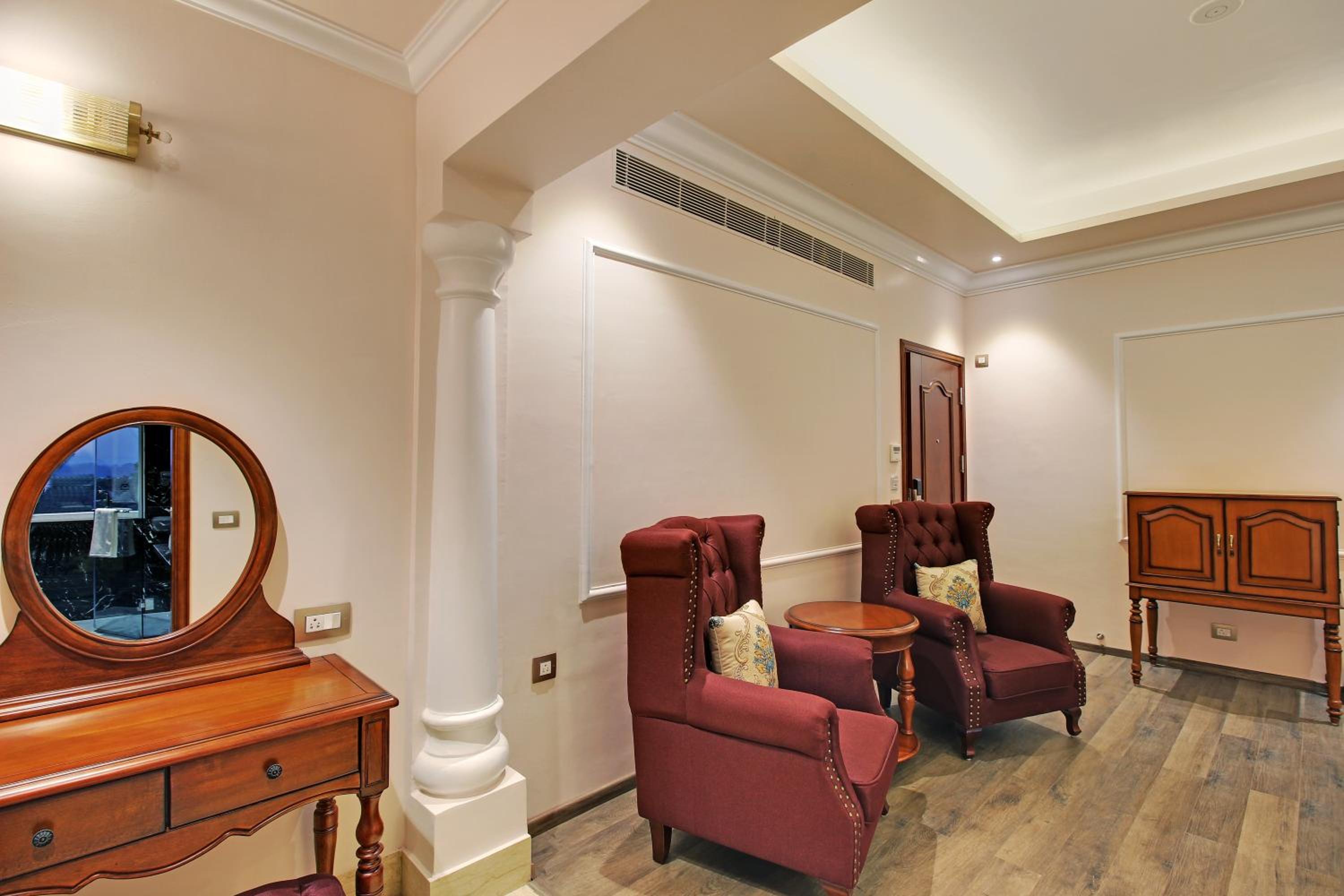 Deluxe Suite - Photo 3