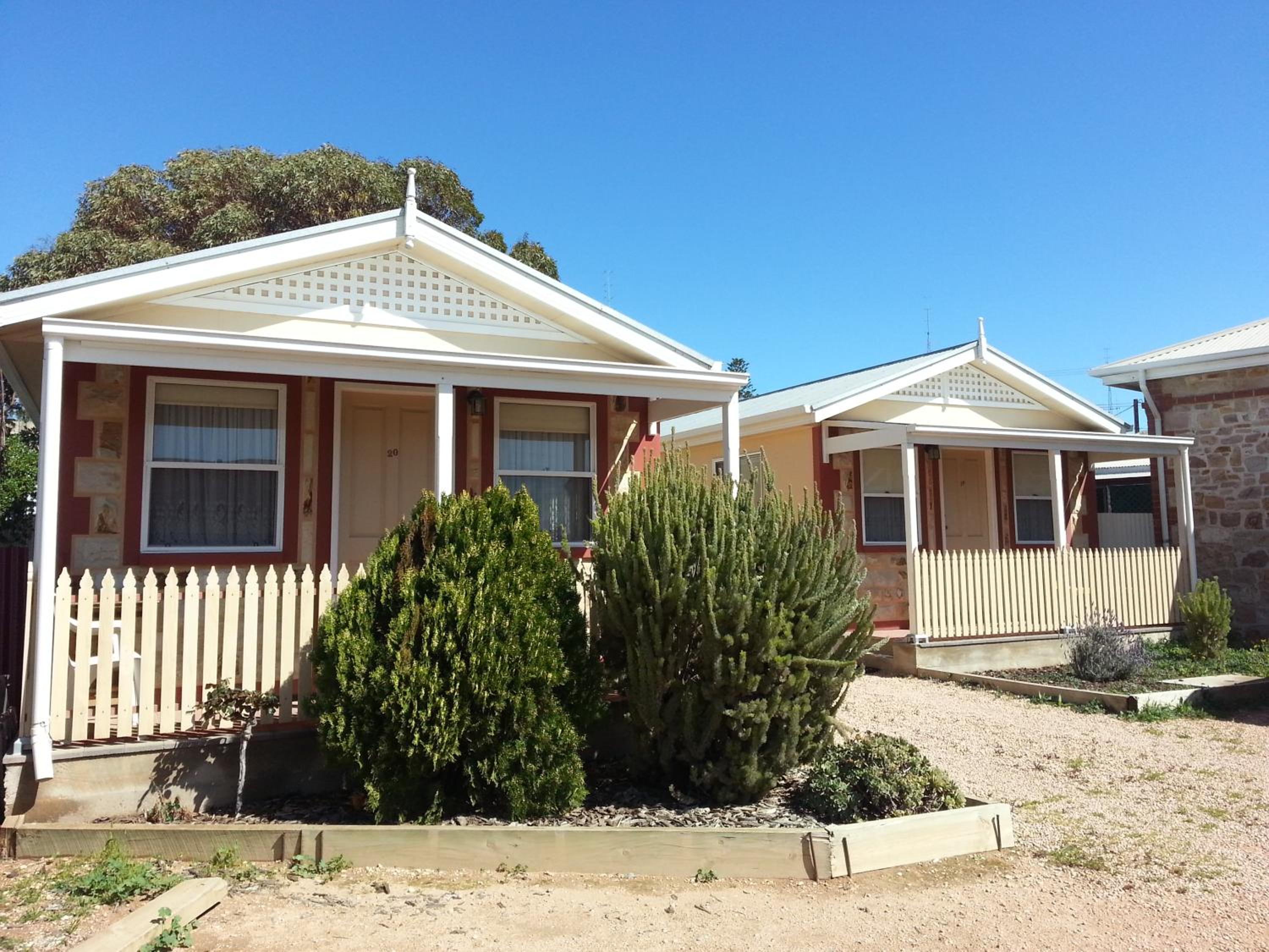 Two-Bedroom Cottage - Photo 3