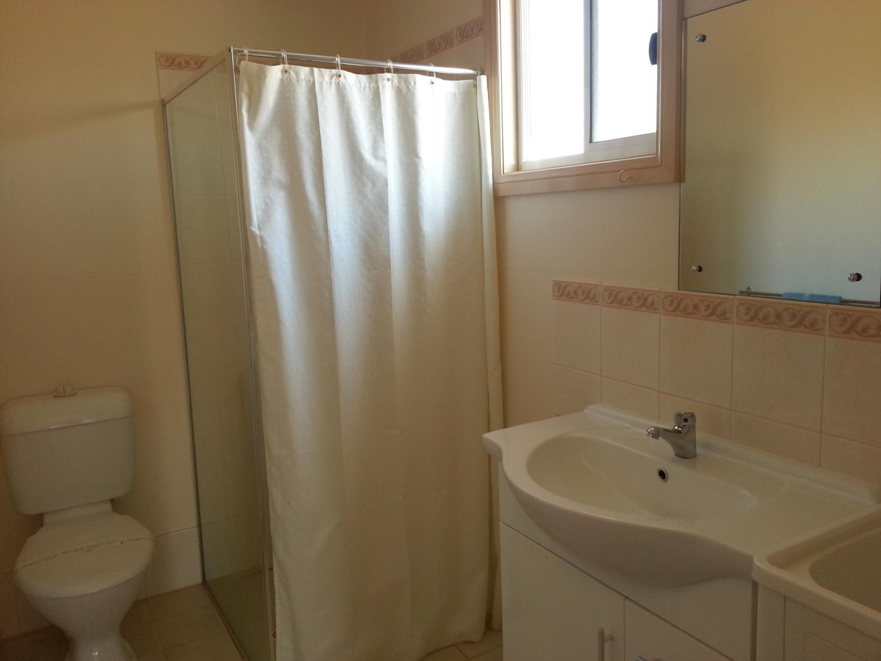 Two-Bedroom Cottage - Photo 2