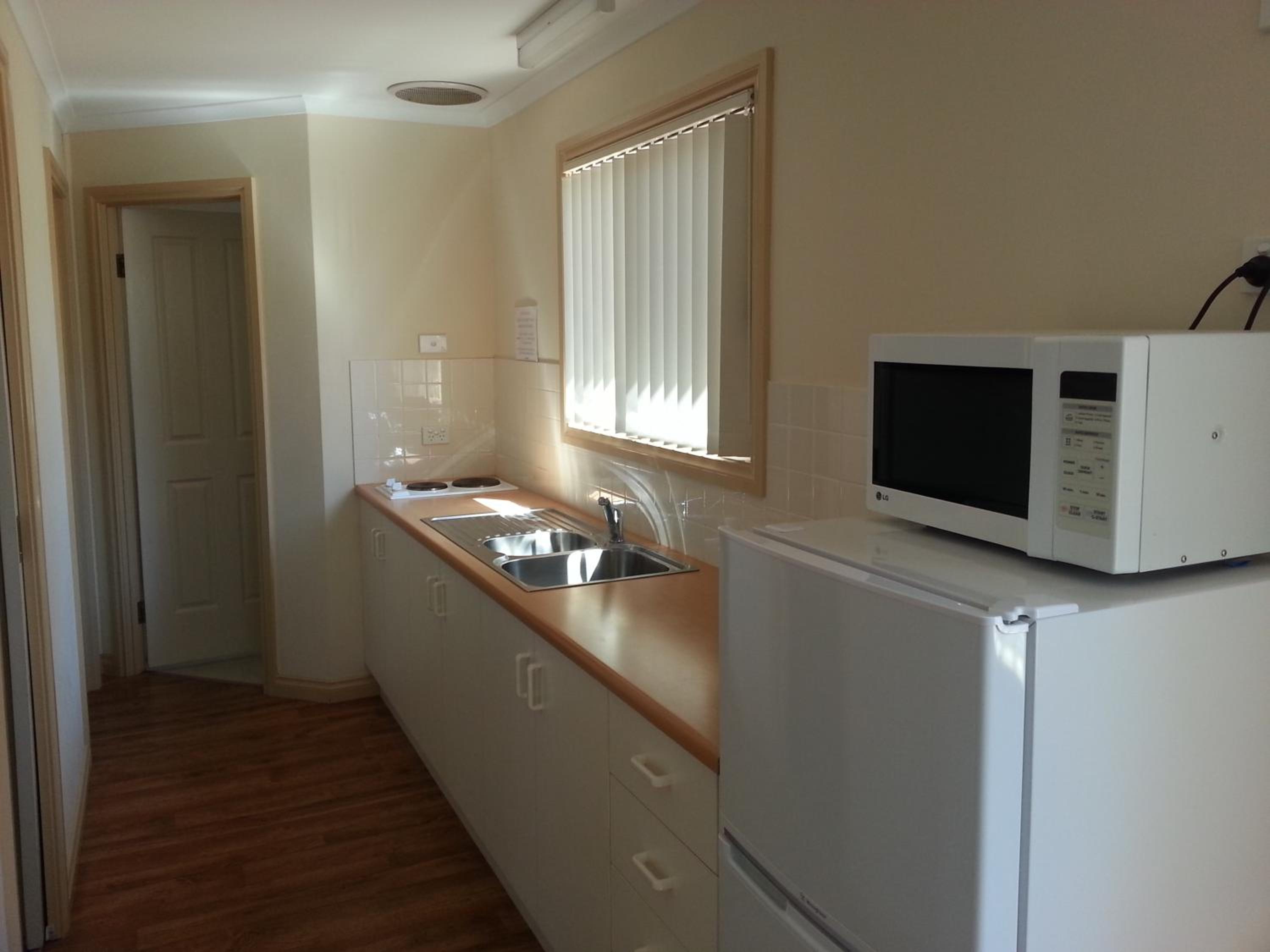 Two-Bedroom Cottage - Photo 5