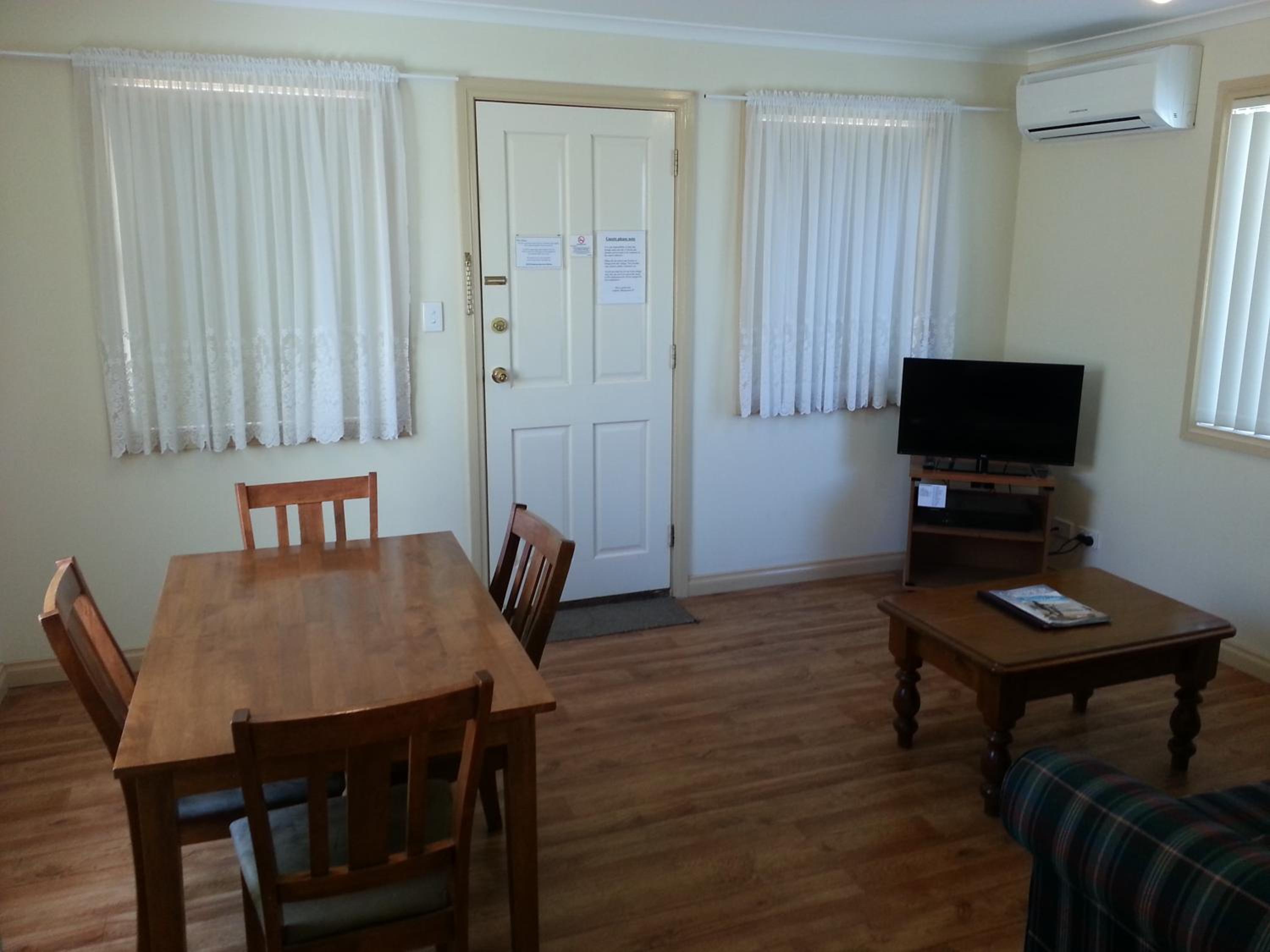 Two-Bedroom Cottage - Photo 4