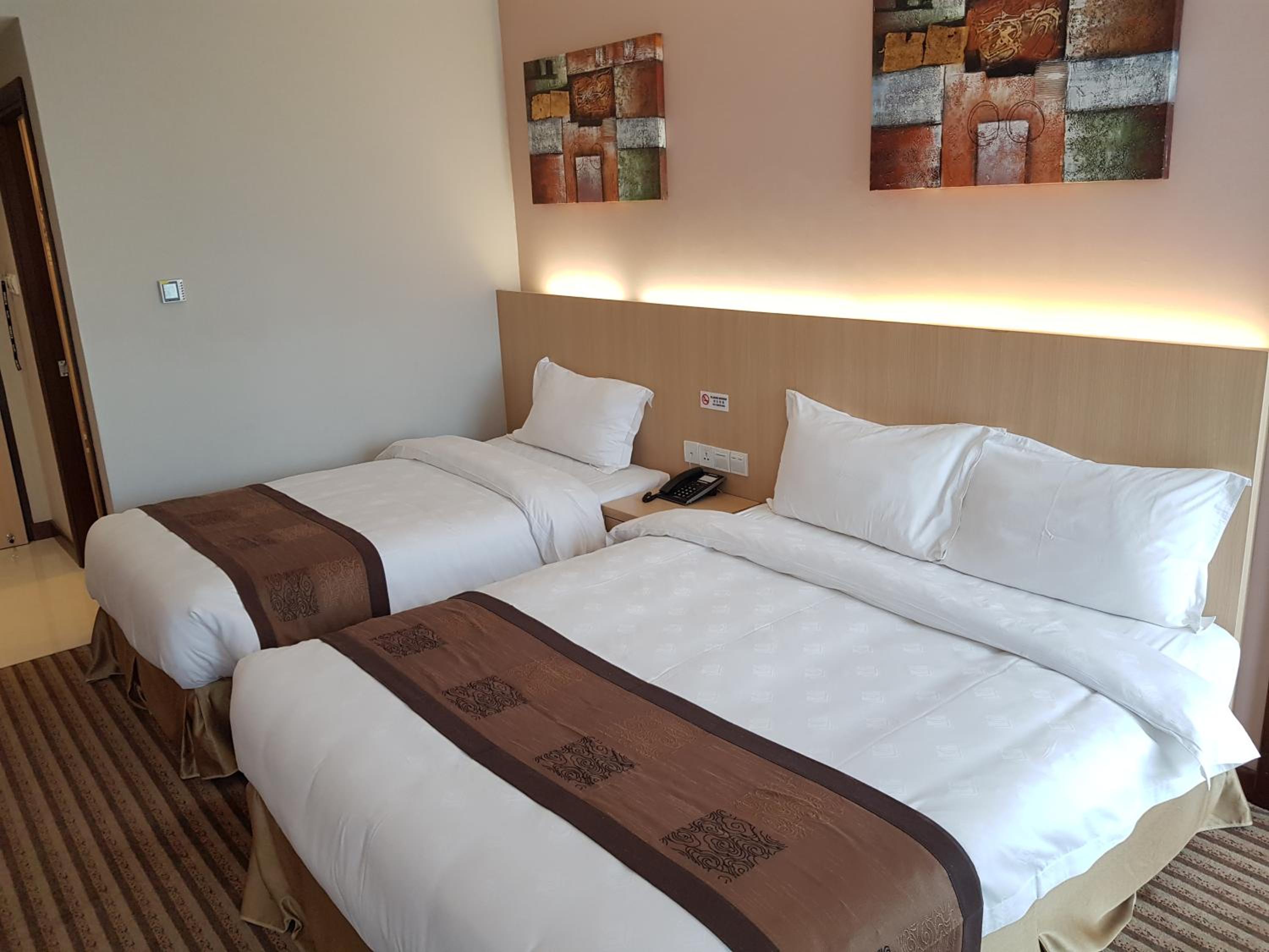Deluxe Triple Room photo 3