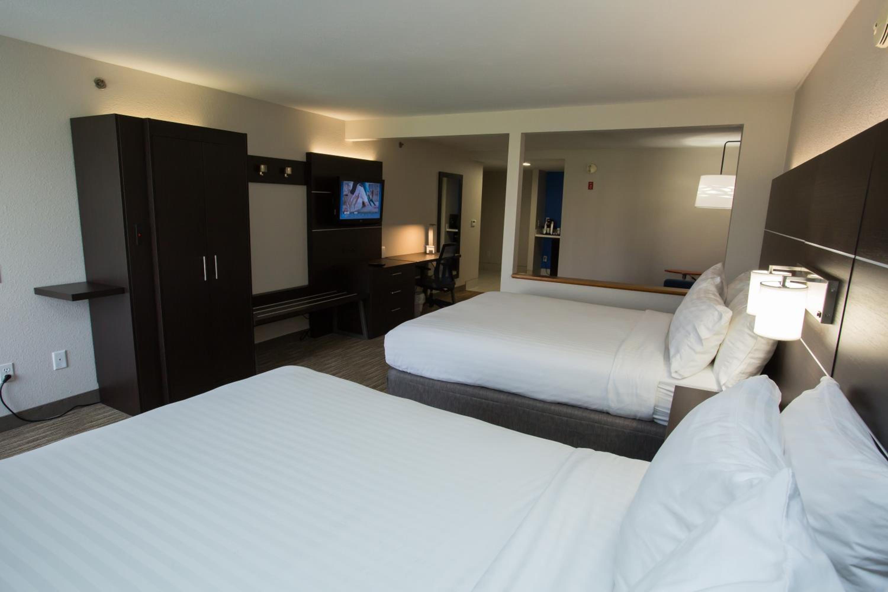 Suite with Two Beds - Non-Smoking - Photo 2