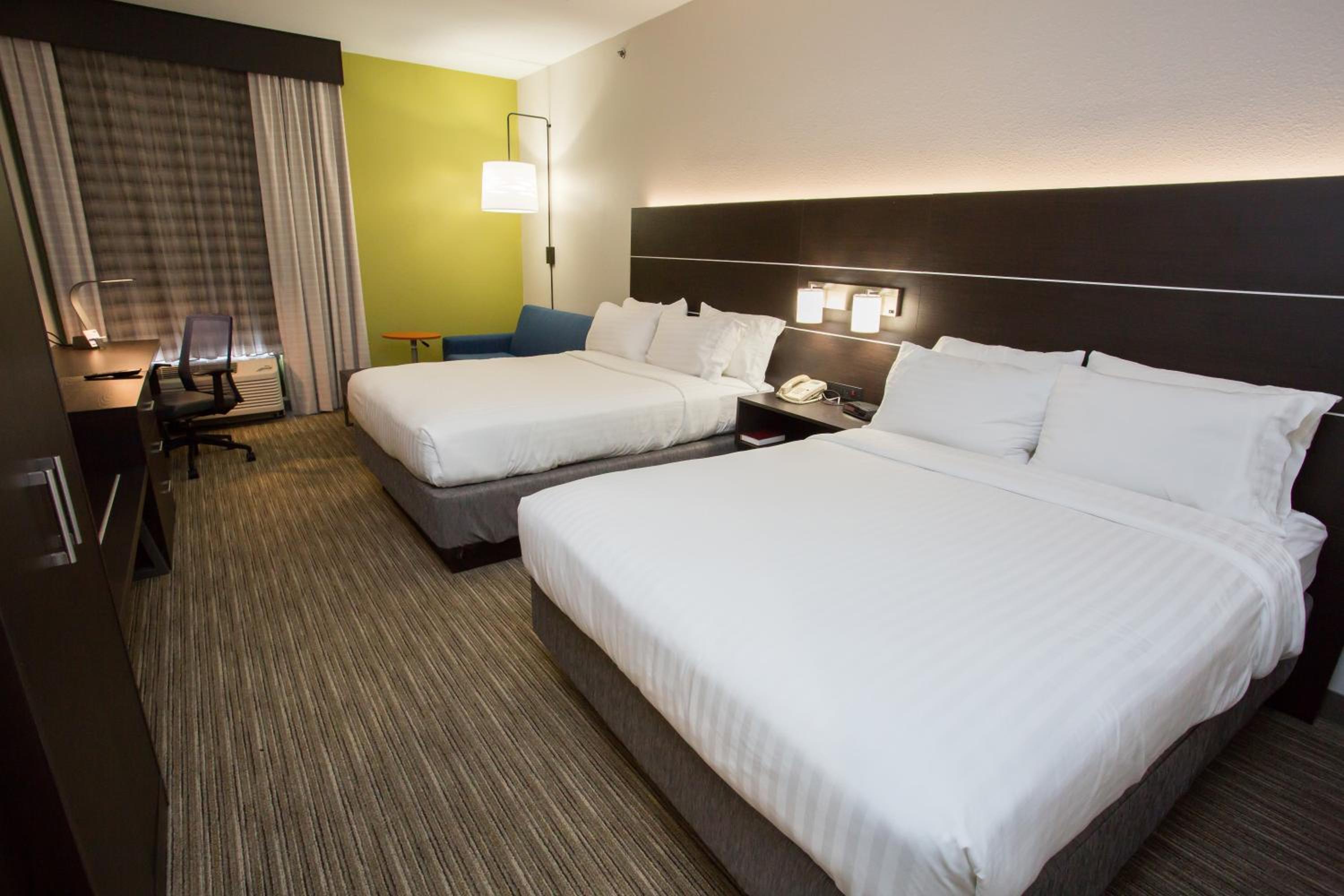 Suite with Two Queen Beds - Photo 2