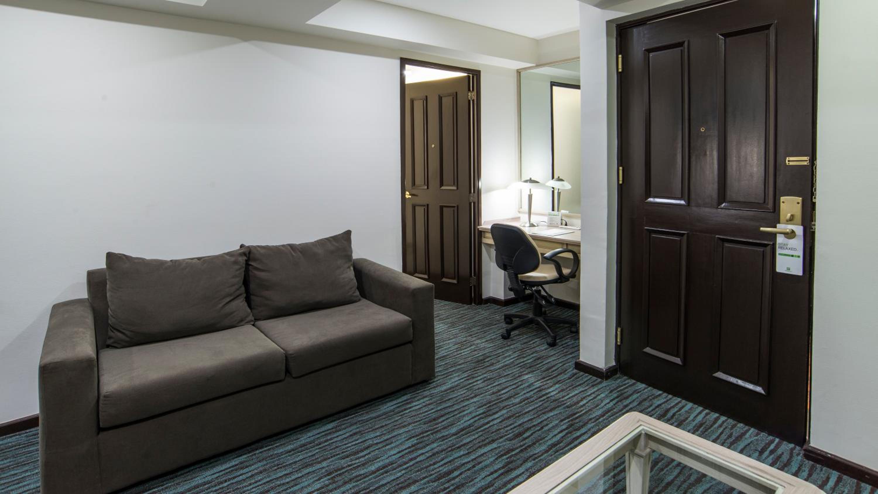 Two-Bedroom Suite thumbnail 5