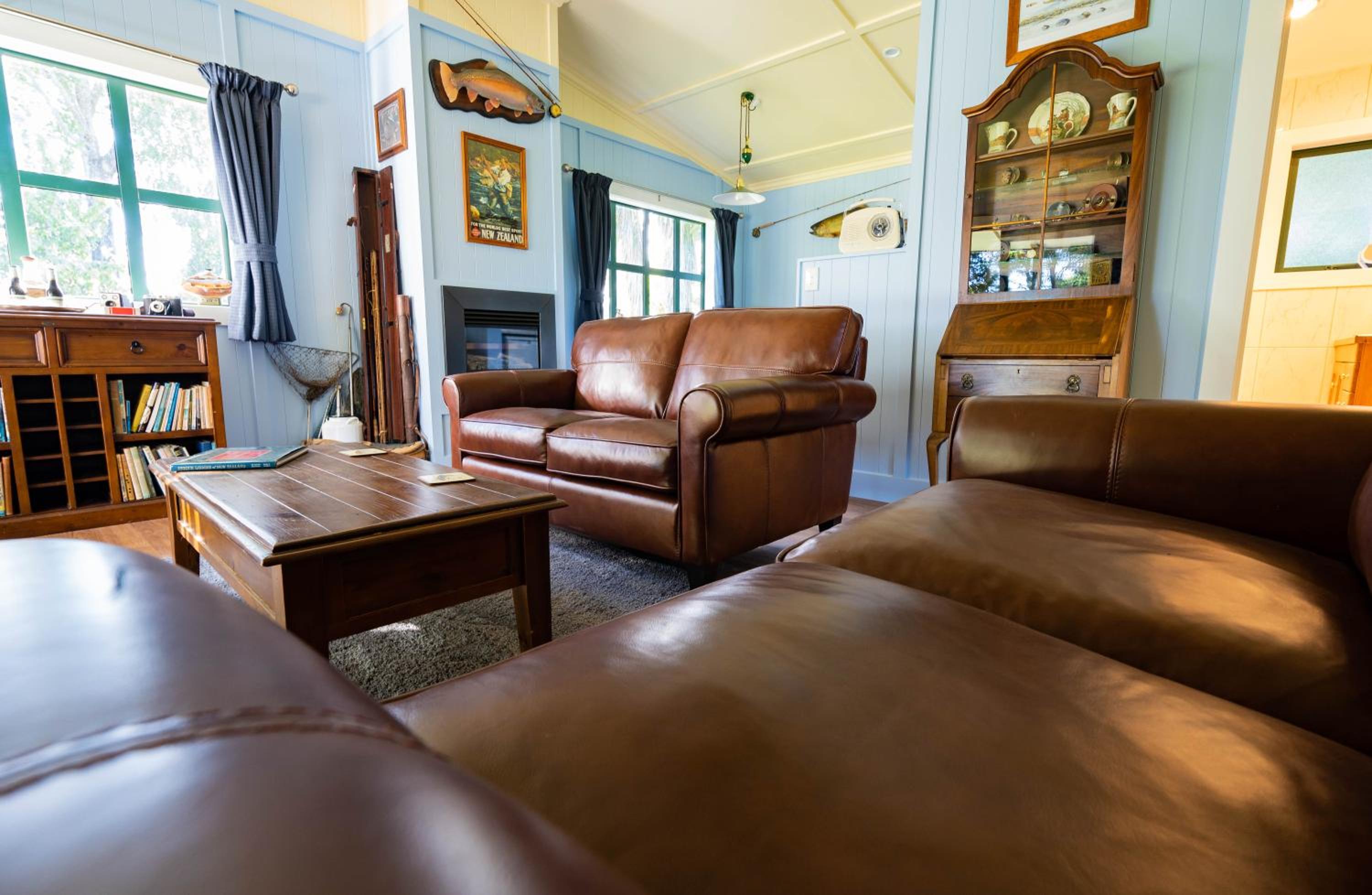 Deluxe King Room - Photo 10