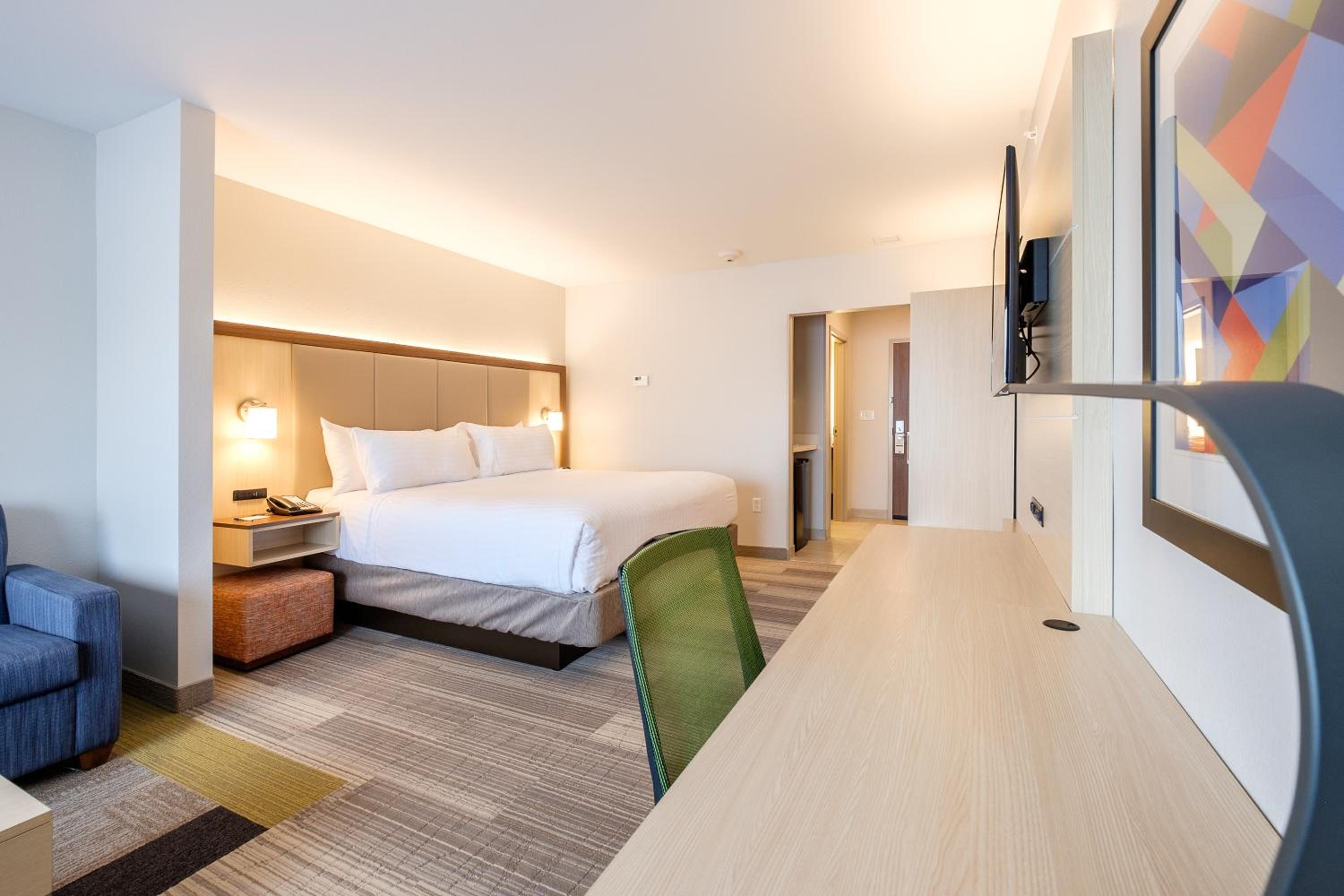 Standard King Room with Extra Floor Space photo 1