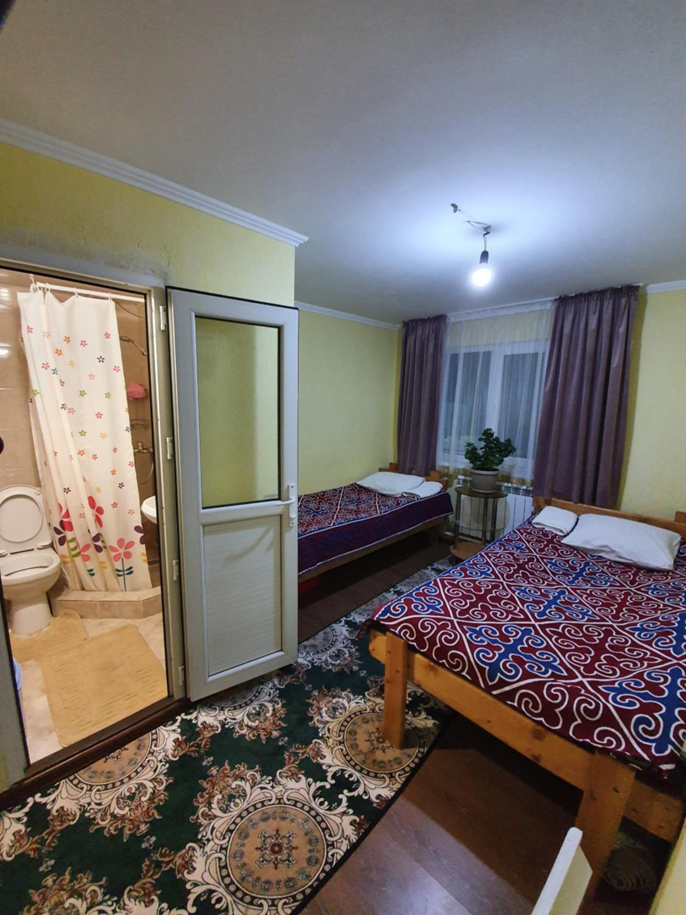 Queen Room with Two Queen Beds photo 2